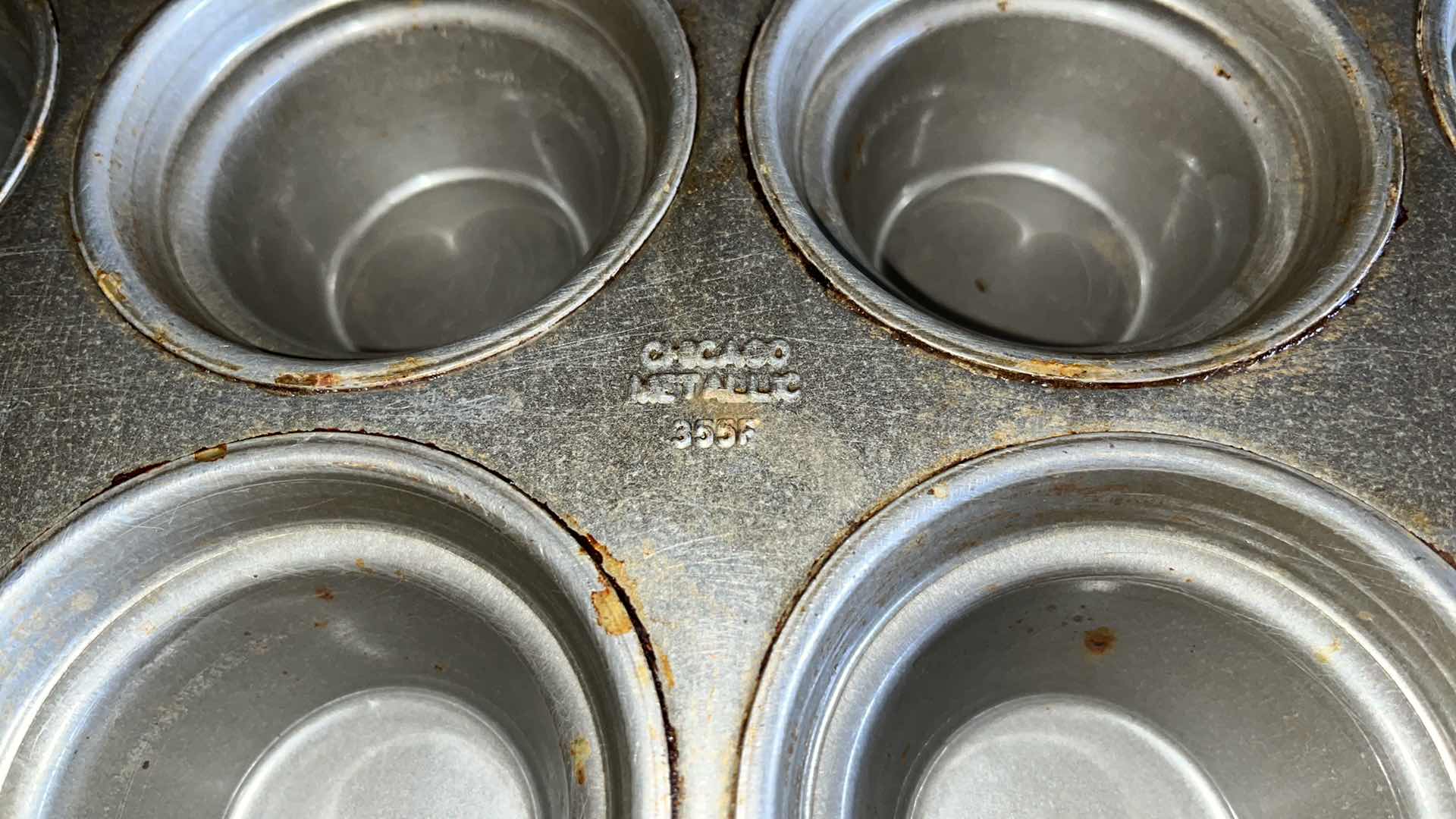 Photo 1 of CHICAGO METALLIC 44355 LARGE CROWN MUFFIN PAN 18” X 13.5” (1)