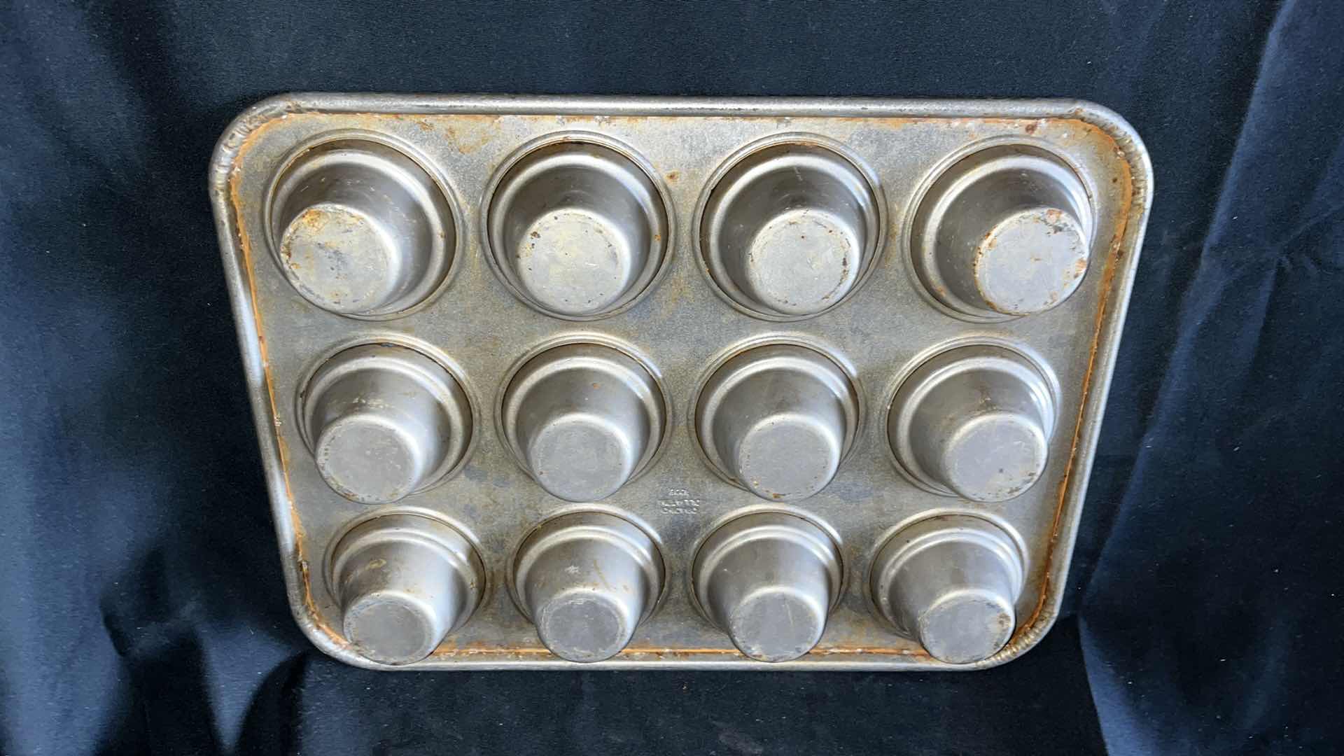 Photo 1 of CHICAGO METALLIC 44355 LARGE CROWN MUFFIN PAN 18” X 13.5” (1)