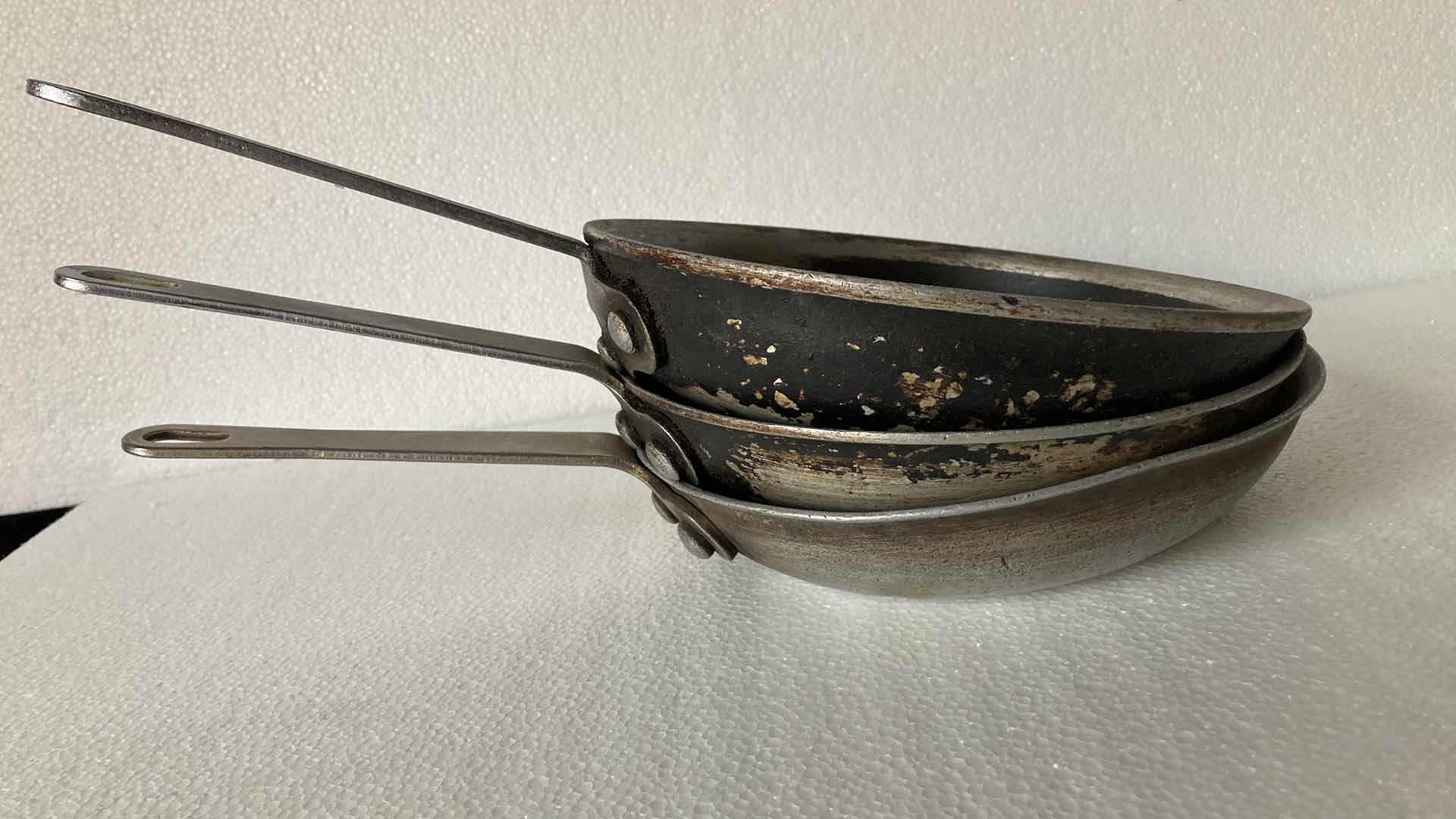 Photo 2 of COMMERCIAL KITCHEN STEEL SKILLET SET (5)