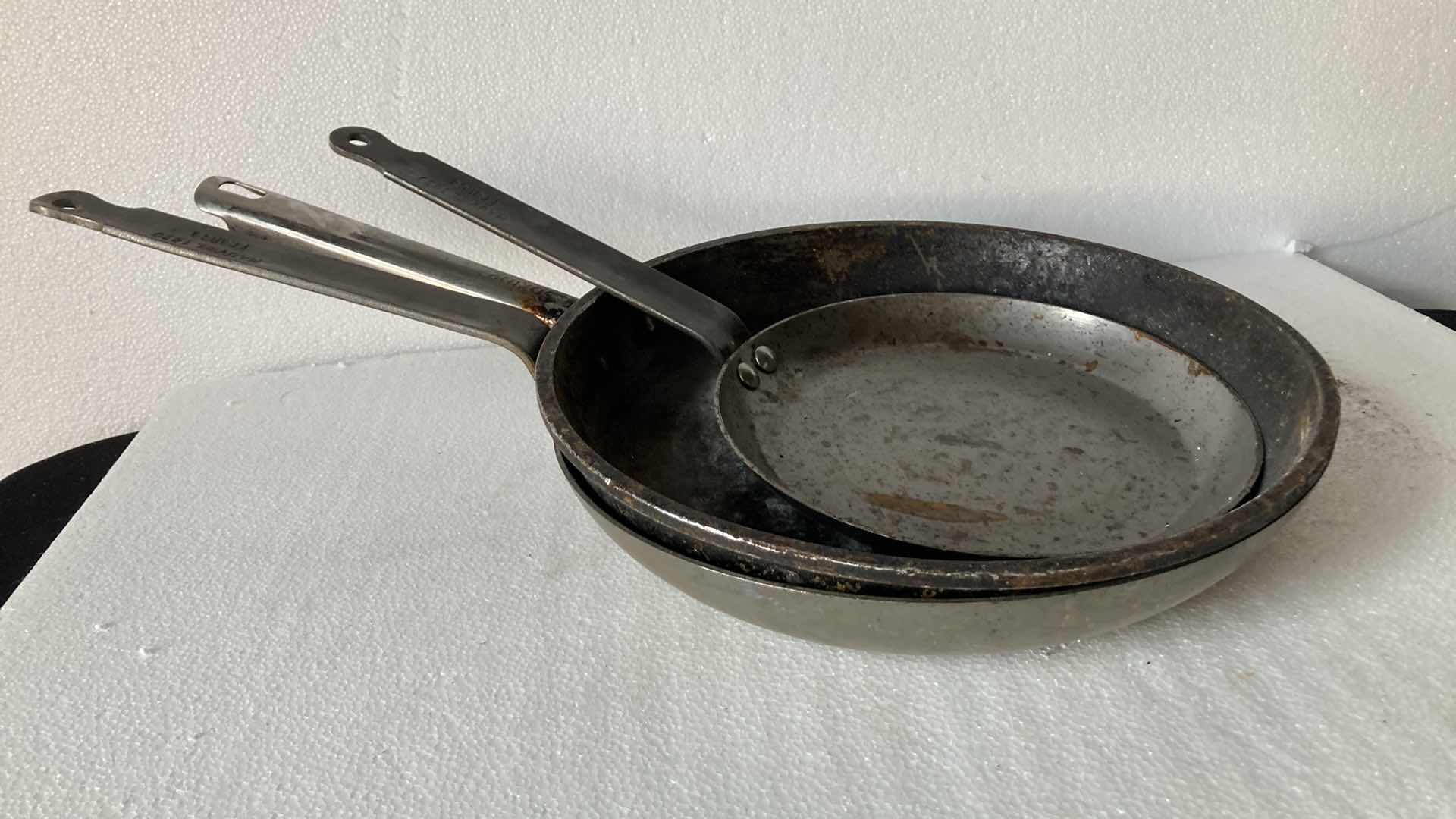 Photo 1 of COMMERCIAL KITCHEN STEEL POT AND SKILLET SET (5)