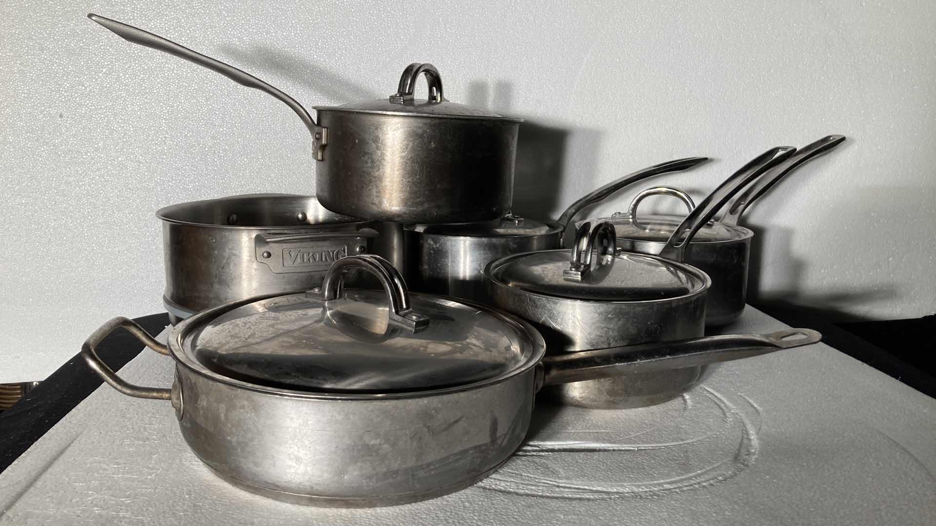 Photo 1 of VIKING COOKWARE POT SET (6)