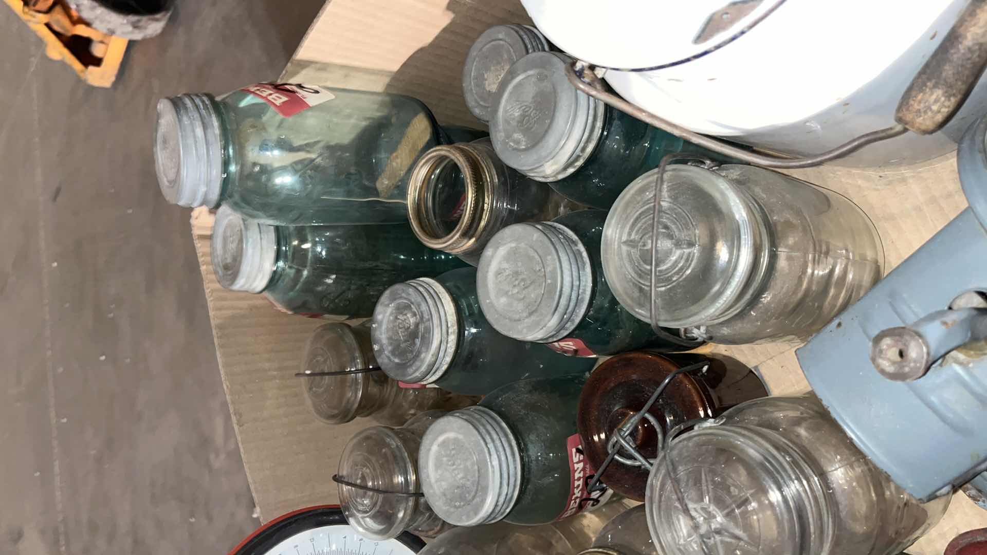 Photo 4 of VINTAGE DECOR