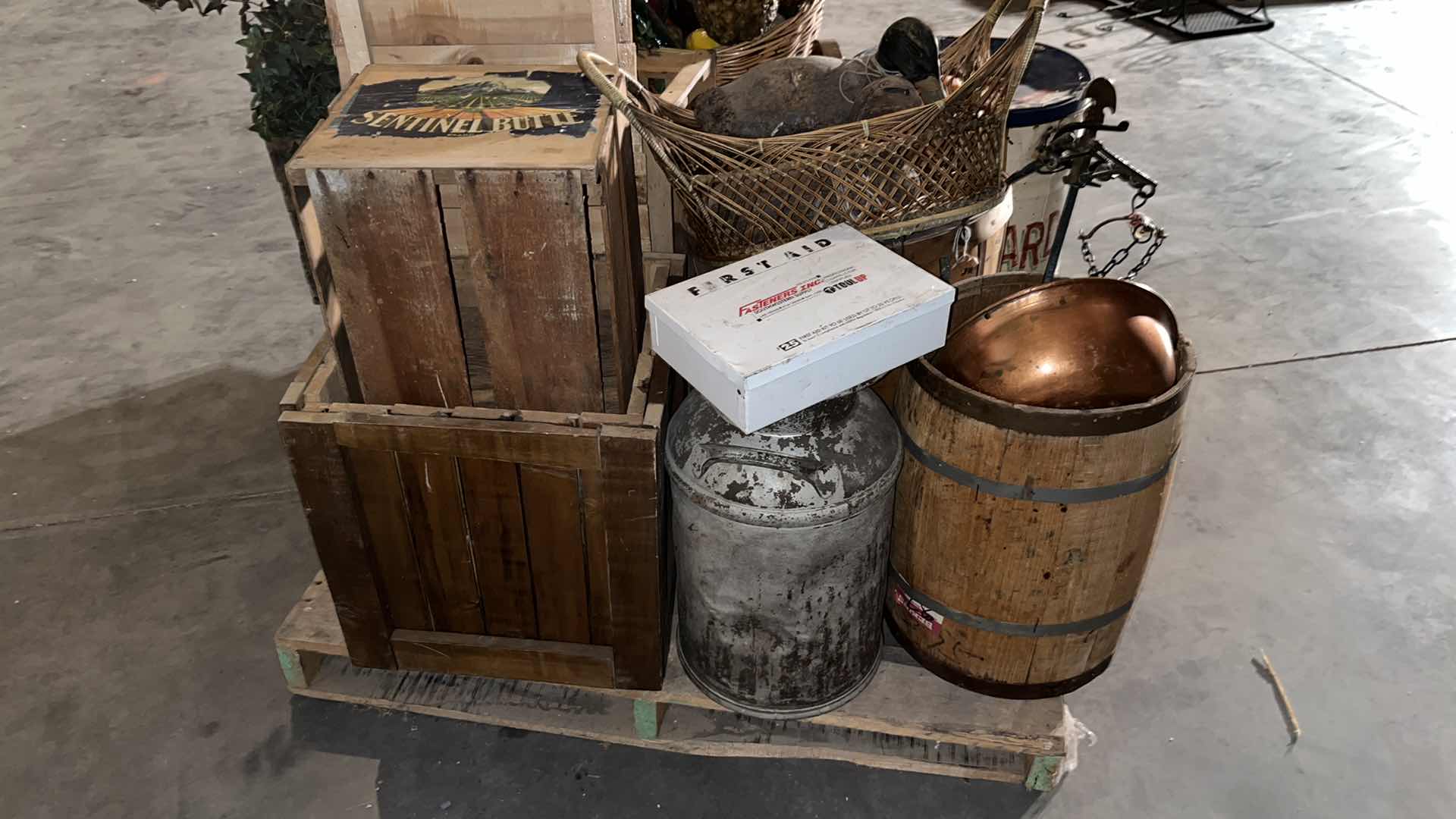 Photo 2 of VINTAGE DECOR ON PALLET