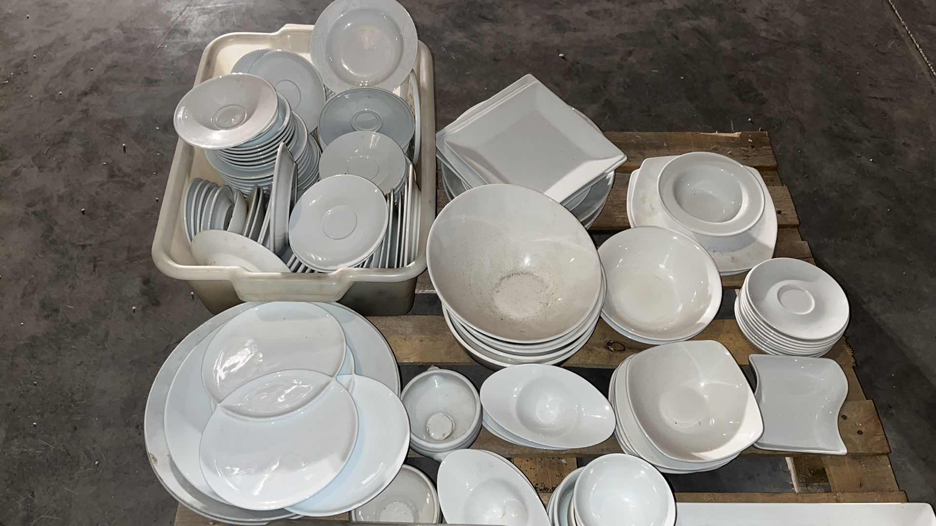 Photo 1 of RESTAURANT DISHES ON PALLET, VARIOUS STYLES & SIZES