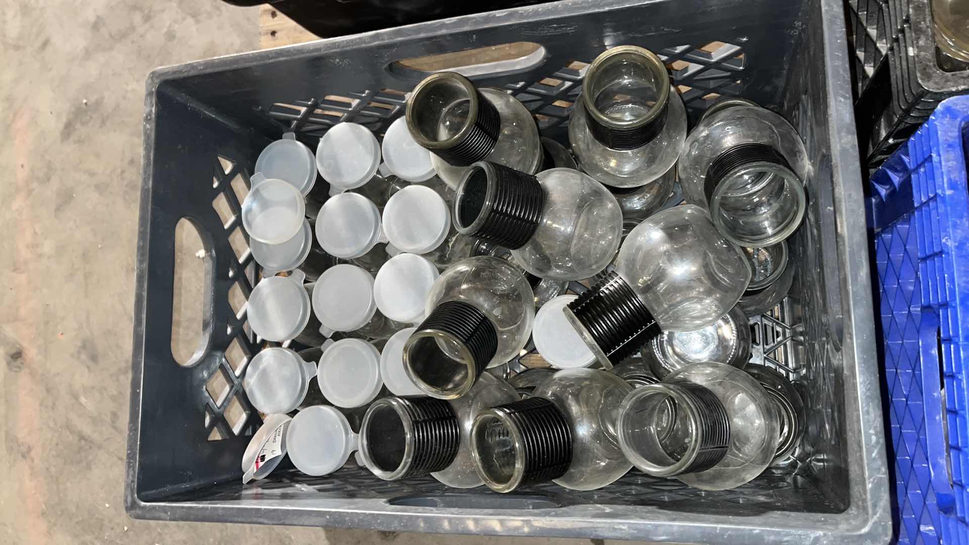 Photo 1 of BAR GLASSES ON PALLET, VARIOUS STYLES & SIZES