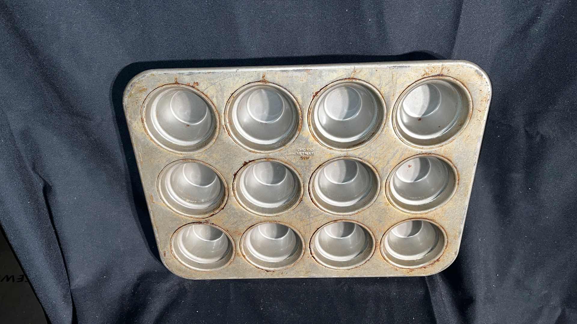 Photo 1 of CHICAGO METALLIC MUFFIN PAN, VARIOUS CONDITIONS MODEL #355F (5)