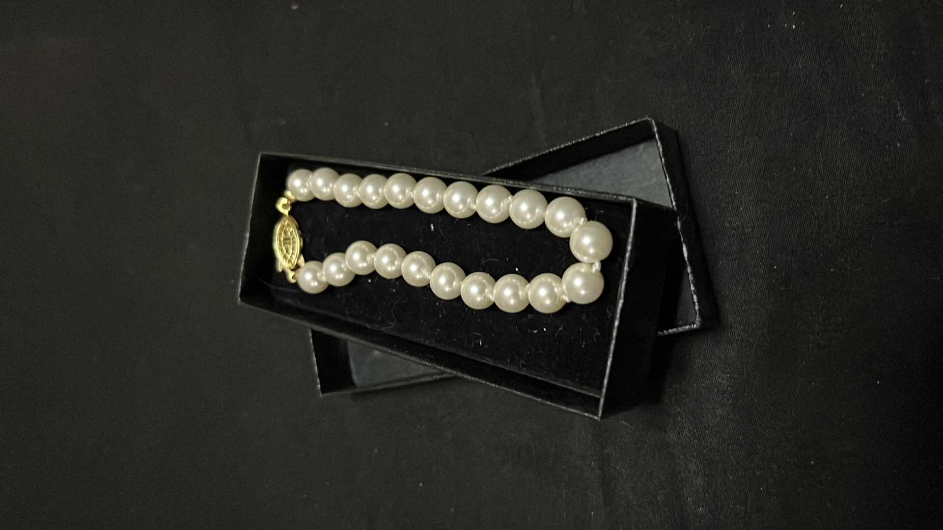 Photo 1 of SHELL THEMED JEWELRY W FAUX PEARL BRACELET