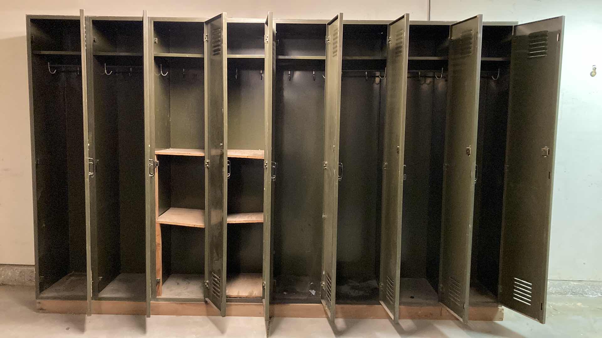 Photo 1 of LYON METAL PRODUCTS INC. NUMBERED LOCKERS 120” X 19” H72”