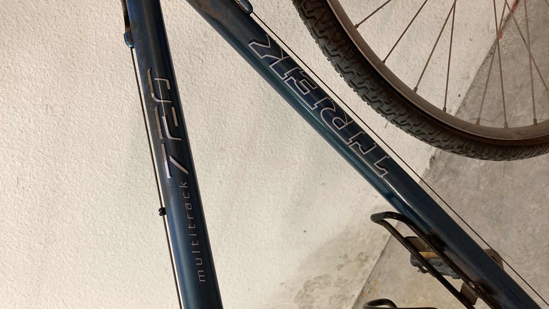 Photo 1 of TREK MULTITRACK 720 BICYCLE 21.5”