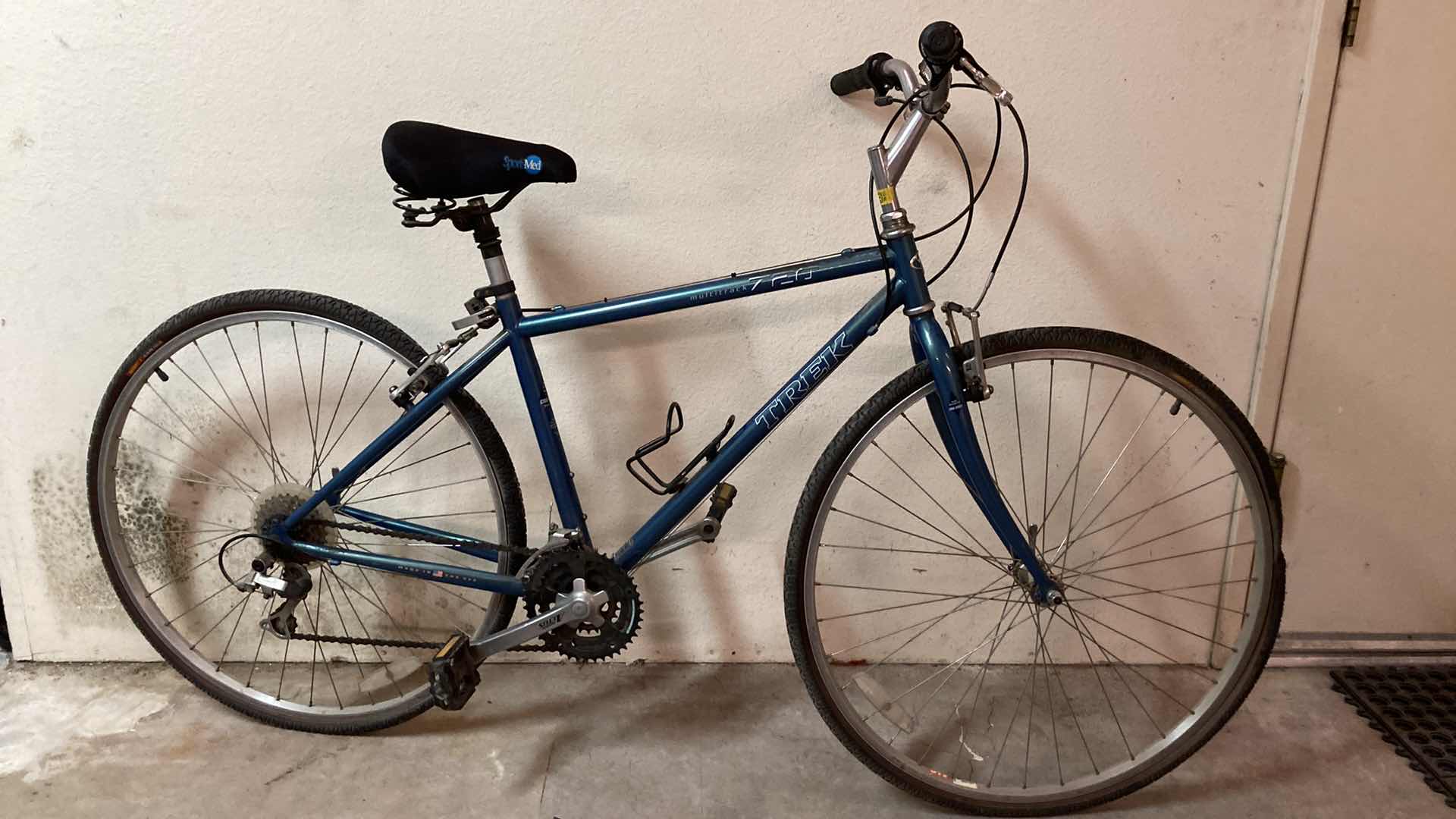 Photo 1 of TREK MULTITRACK 720 BICYCLE 21.5”