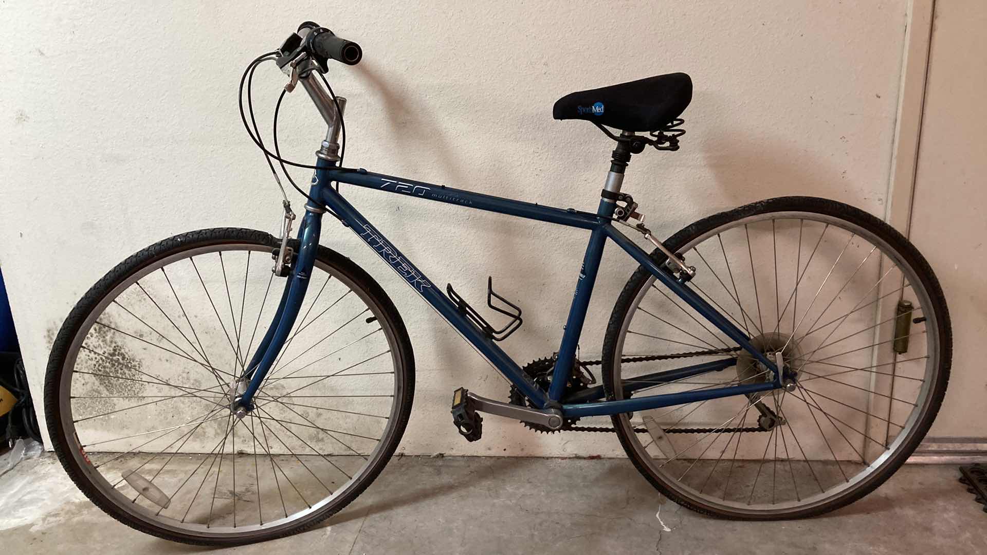 Photo 1 of TREK MULTITRACK 720 BICYCLE 21.5”