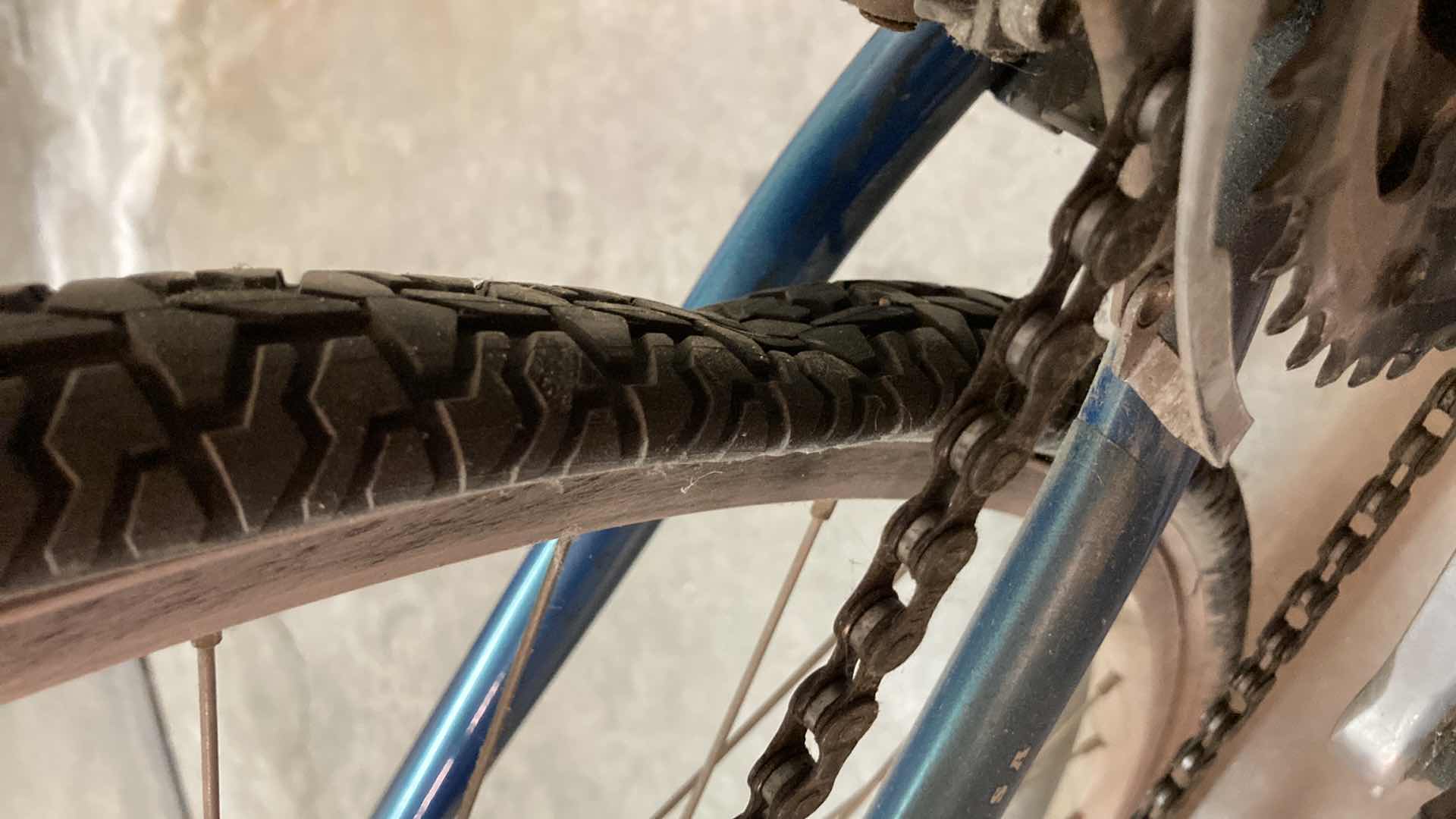 Photo 1 of TREK MULTITRACK 720 BICYCLE 21.5”