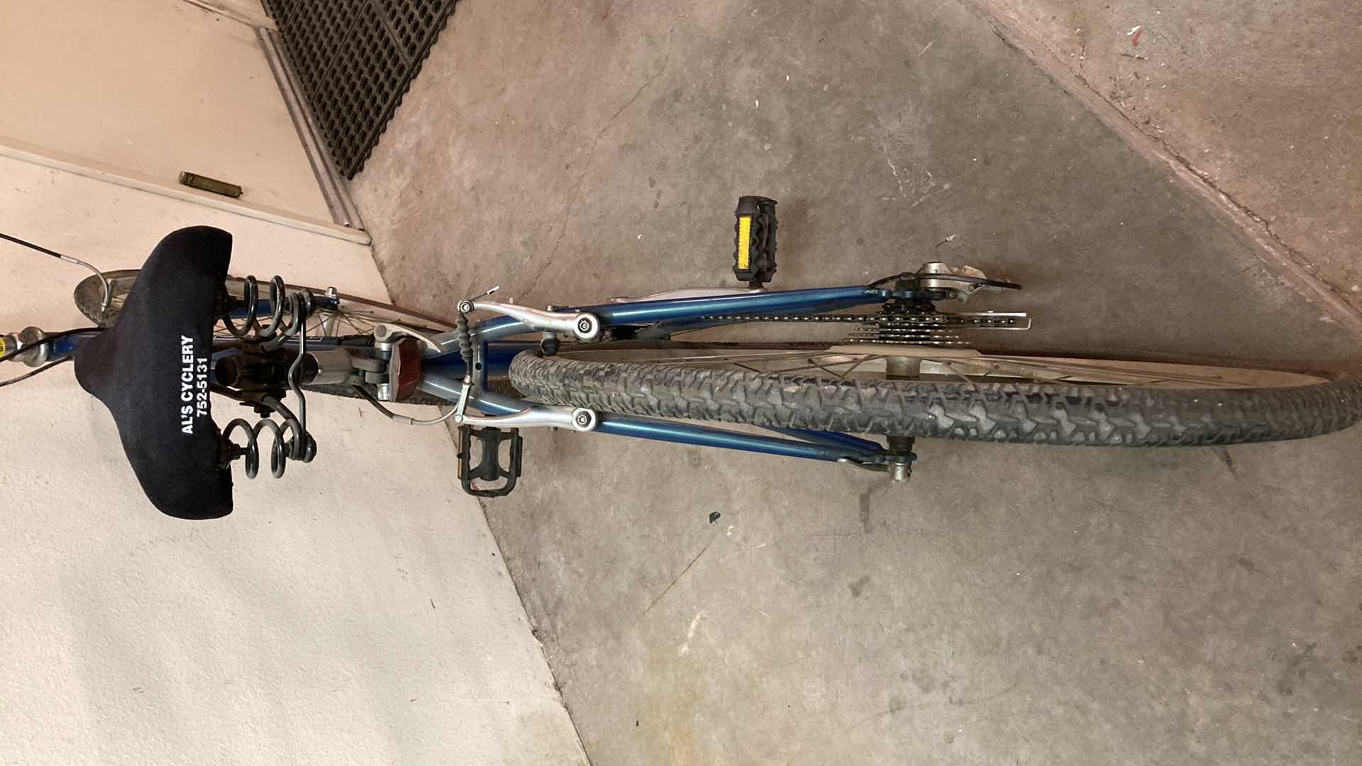 Photo 1 of TREK MULTITRACK 720 BICYCLE 21.5”