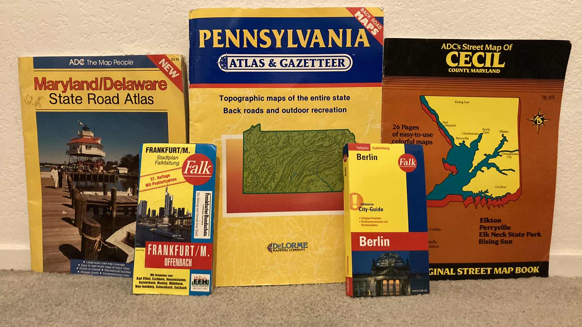 Photo 3 of HOME & GARDEN BOOKS W TRAVEL GUIDE BOOKS (17)