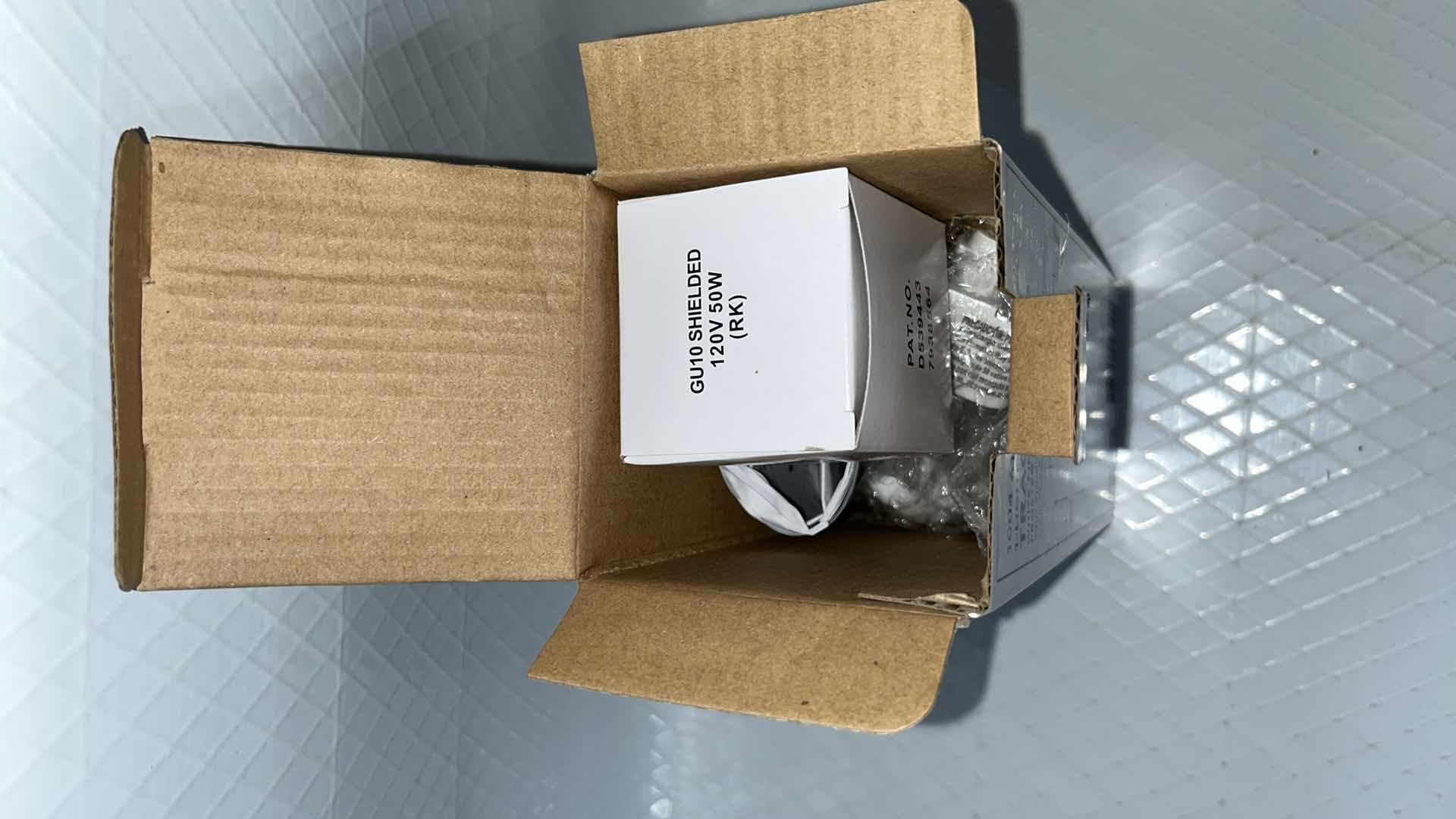 Photo 1 of NEW HAMPTON BAY 1-LIGHT TRACK HEAD, HALOGEN, WHITE FINISH/FROSTED MIDDLE GLASS SHADE (1004613001)