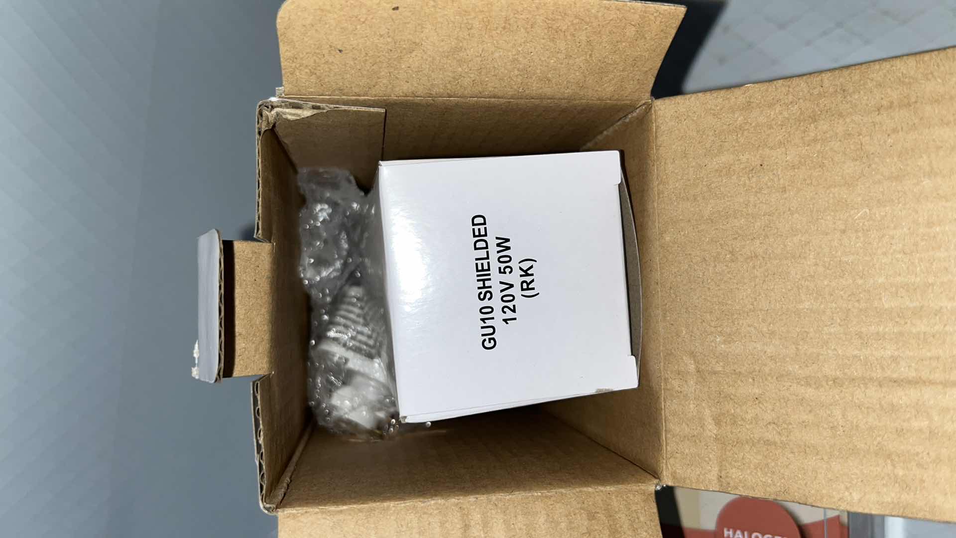 Photo 1 of NEW HAMPTON BAY 1-LIGHT TRACK HEAD, HALOGEN, WHITE FINISH/FROSTED MIDDLE GLASS SHADE (1004613001)