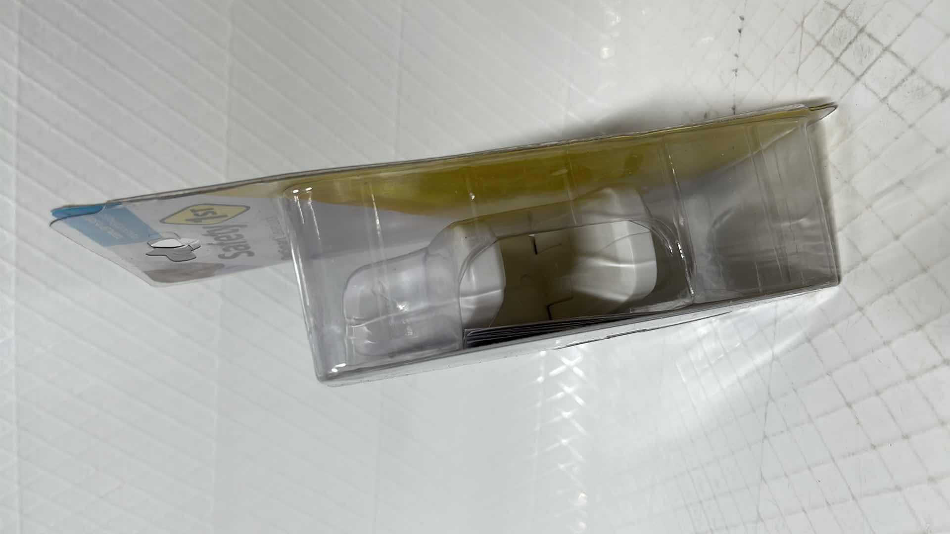 Photo 1 of 2- SAFETY 1ST OUTSMART LEVER LOCK (#HS289)