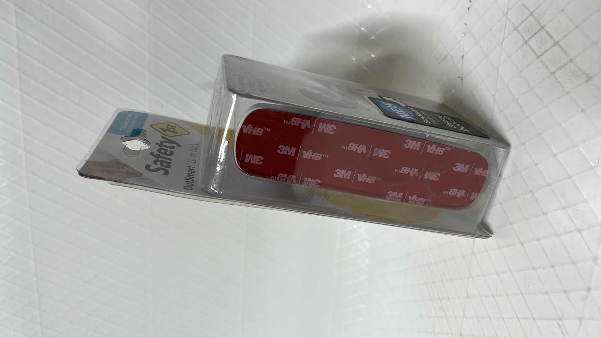 Photo 1 of 2- SAFETY 1ST OUTSMART LEVER LOCK (#HS289)