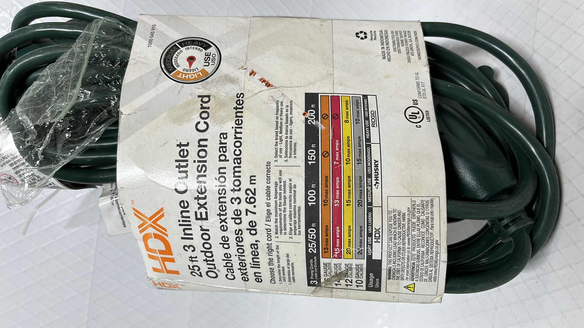 Photo 1 of HDX 25 FT 3 INLINE OUTLET OUTDOOR EXTENSION CORD 14 GAUGE & 25 FT 3-SOCKET EXTENSION CORD