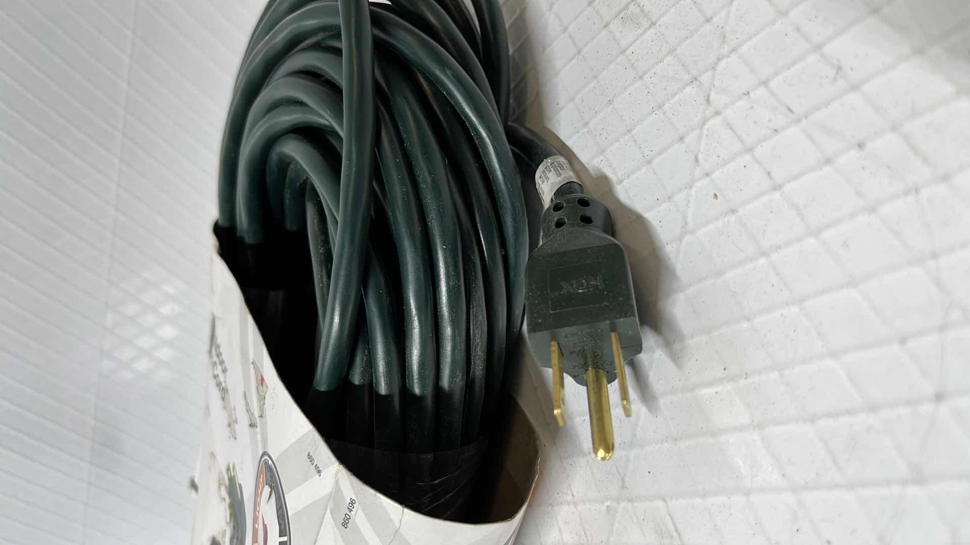 Photo 1 of HDX 100FT INDOOR/OUTDOOR EXTENSION CORD, 16 GAUGE