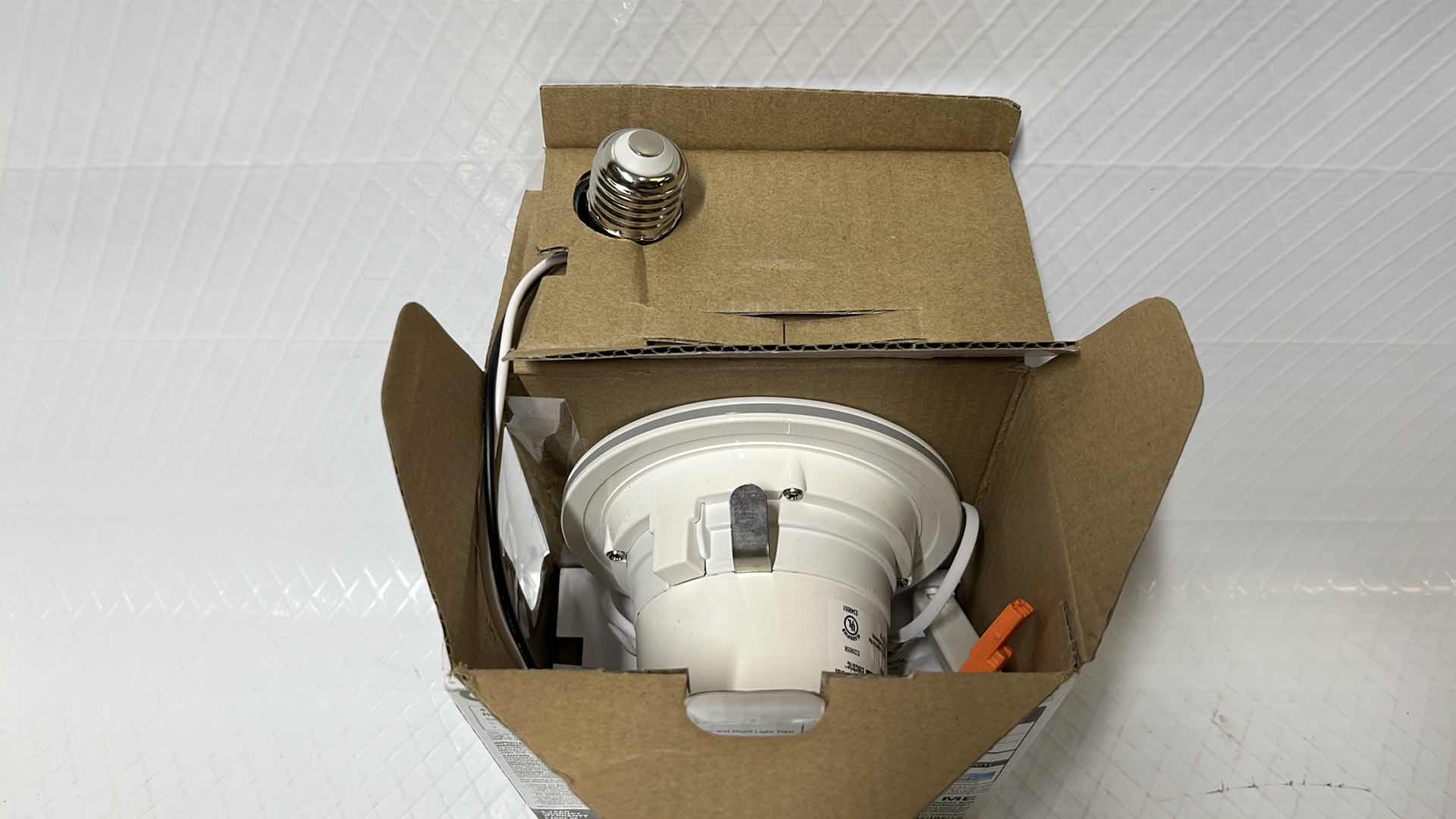 Photo 1 of 2- COMMERCIAL ELECTRIC 4” LED COLOR CHANGING RECESSED TRIM W NIGHT LIGHT, 665 LUMENS (1005 452 833)