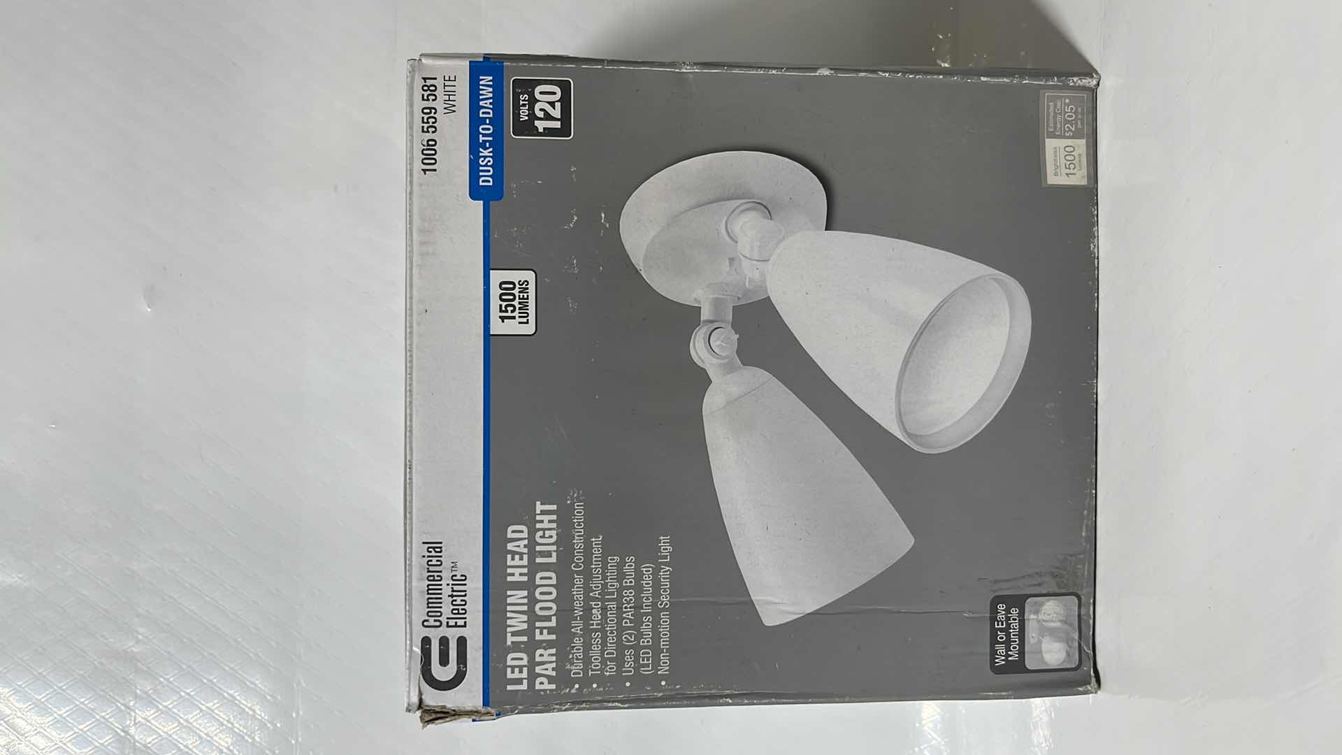 Photo 1 of COMMERCIAL ELECTRIC LED TWIN HEAD PAR FLOOD LIGHT, WALL/EAVE MOUNTABLE, 1500 LUMENS, WHITE FINISH (1006 559 581)