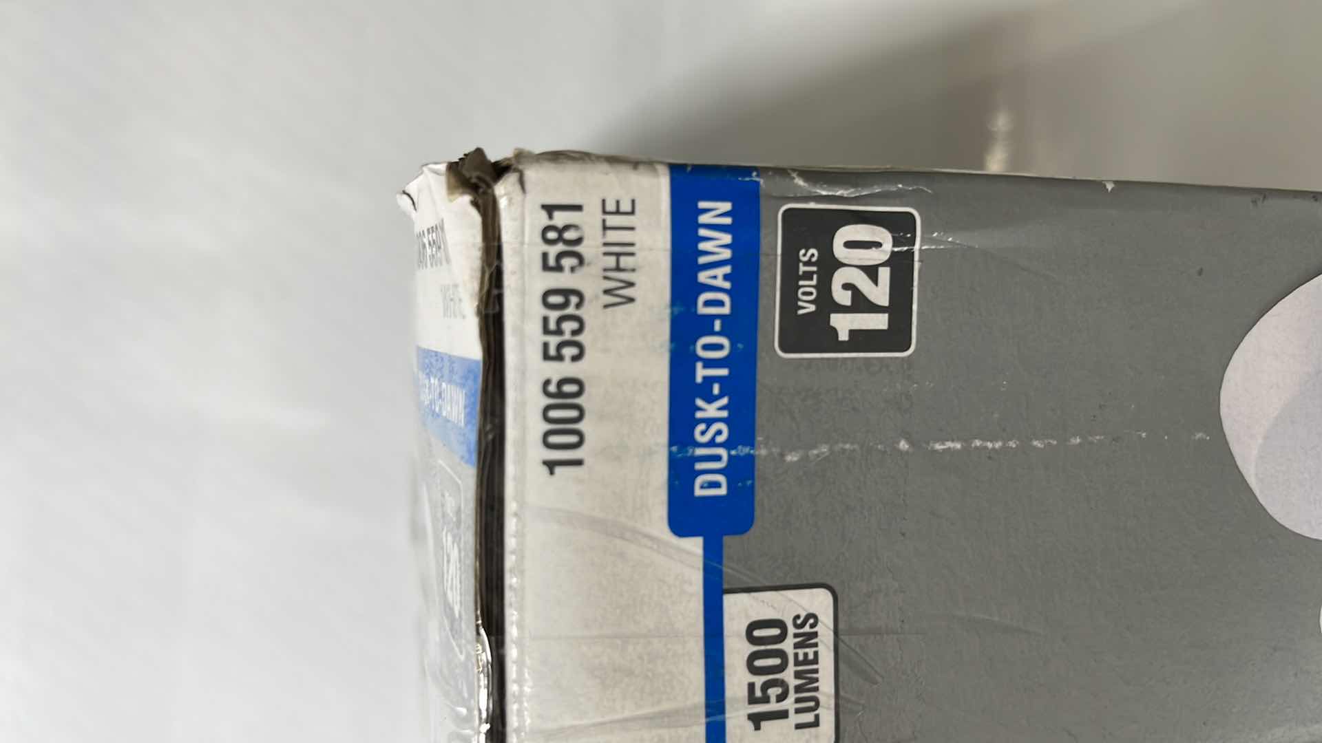 Photo 1 of COMMERCIAL ELECTRIC LED TWIN HEAD PAR FLOOD LIGHT, WALL/EAVE MOUNTABLE, 1500 LUMENS, WHITE FINISH (1006 559 581)