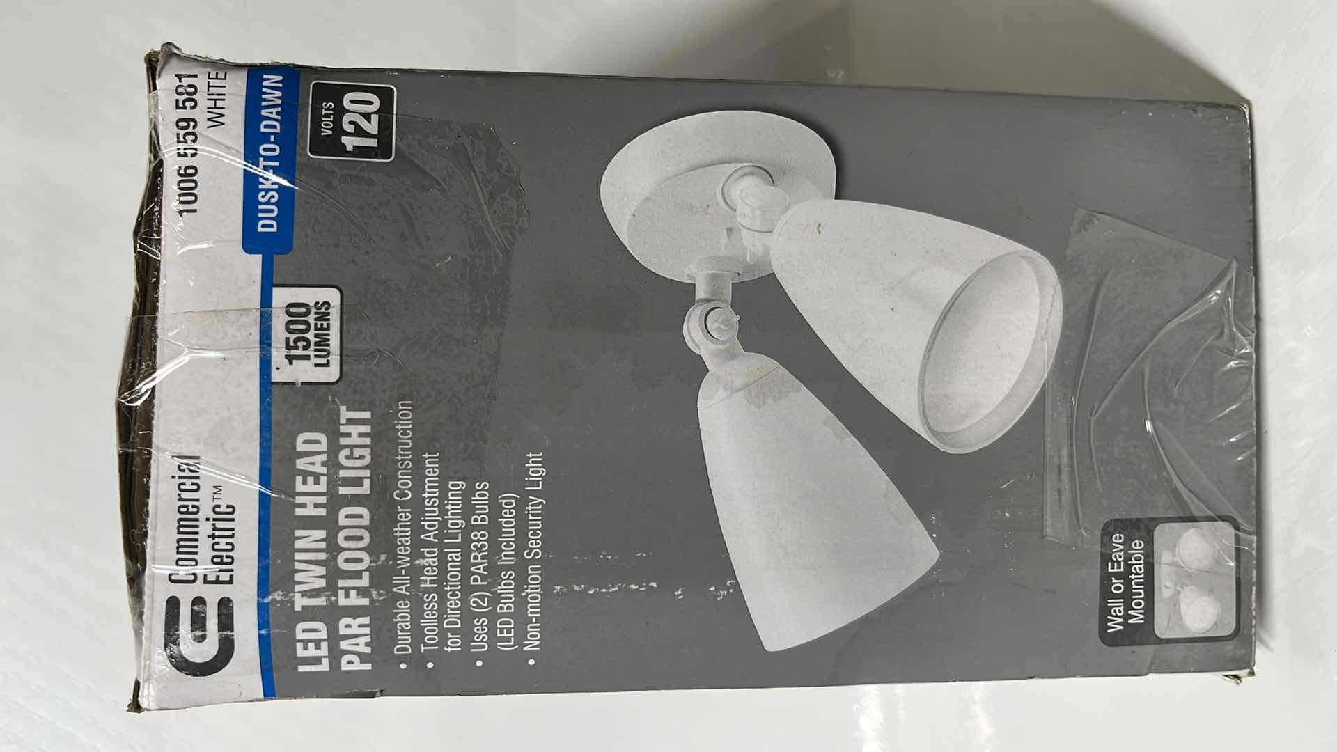 Photo 1 of COMMERCIAL ELECTRIC LED TWIN HEAD PAR FLOOD LIGHT, WALL/EAVE MOUNTABLE, 1500 LUMENS, WHITE FINISH (1006 559 581)