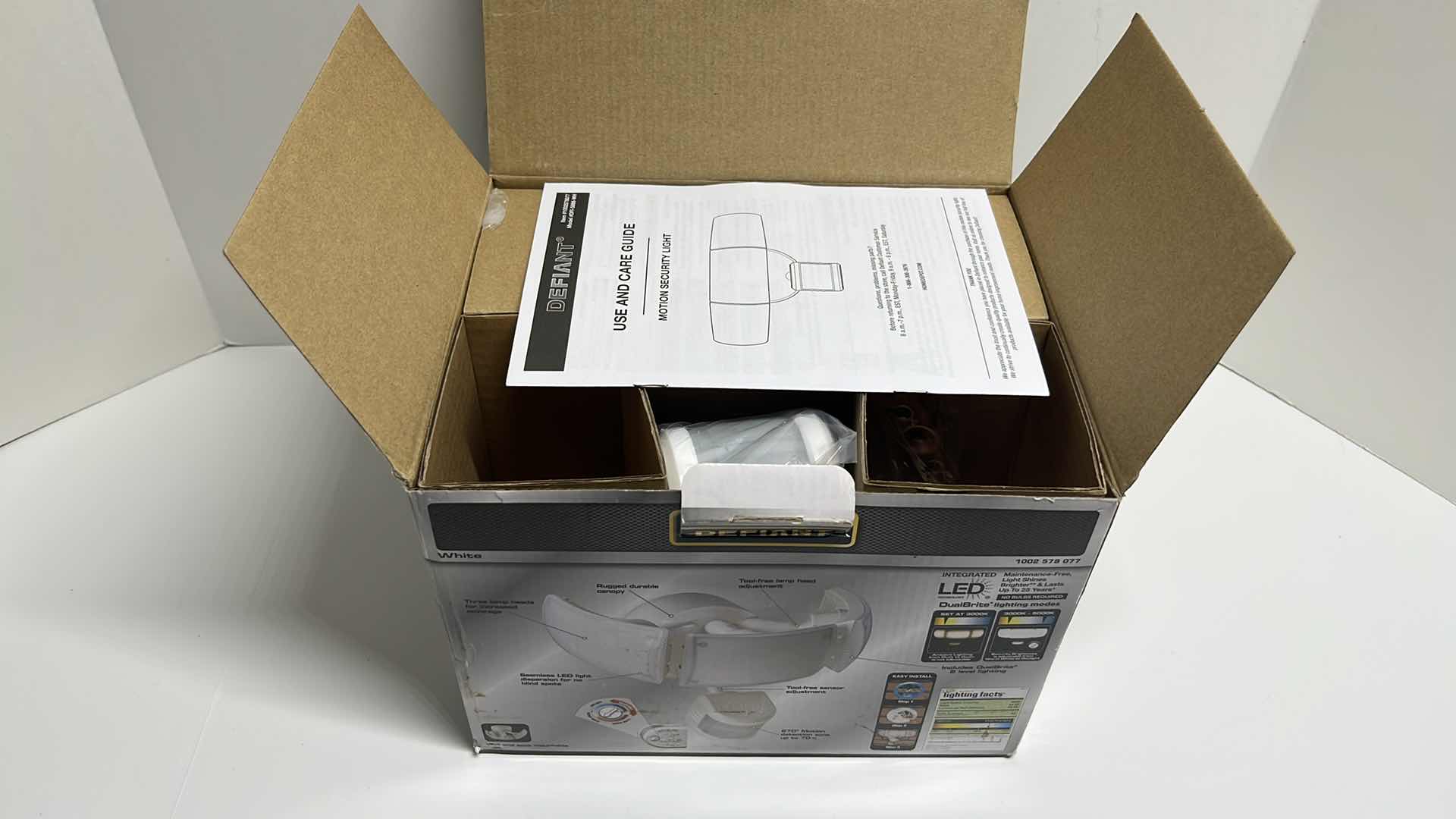 Photo 1 of NEW DEFIANT WHITE OUTDOOR LED MOTION SECURITY LIGHT 1002 578 077