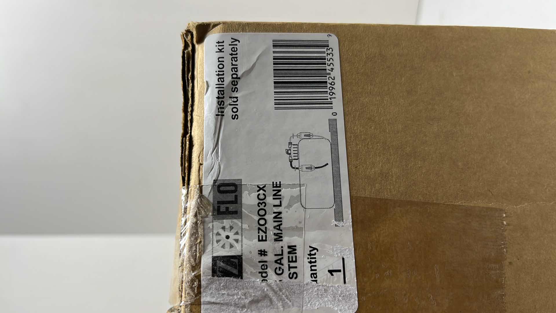 Photo 1 of NEW EZ-FLO 2.5 GALLON MAIN LINE DISPENSING SYSTEM STANDARD CAPACITY FERTILIZER INJECTOR #EZOO3CX