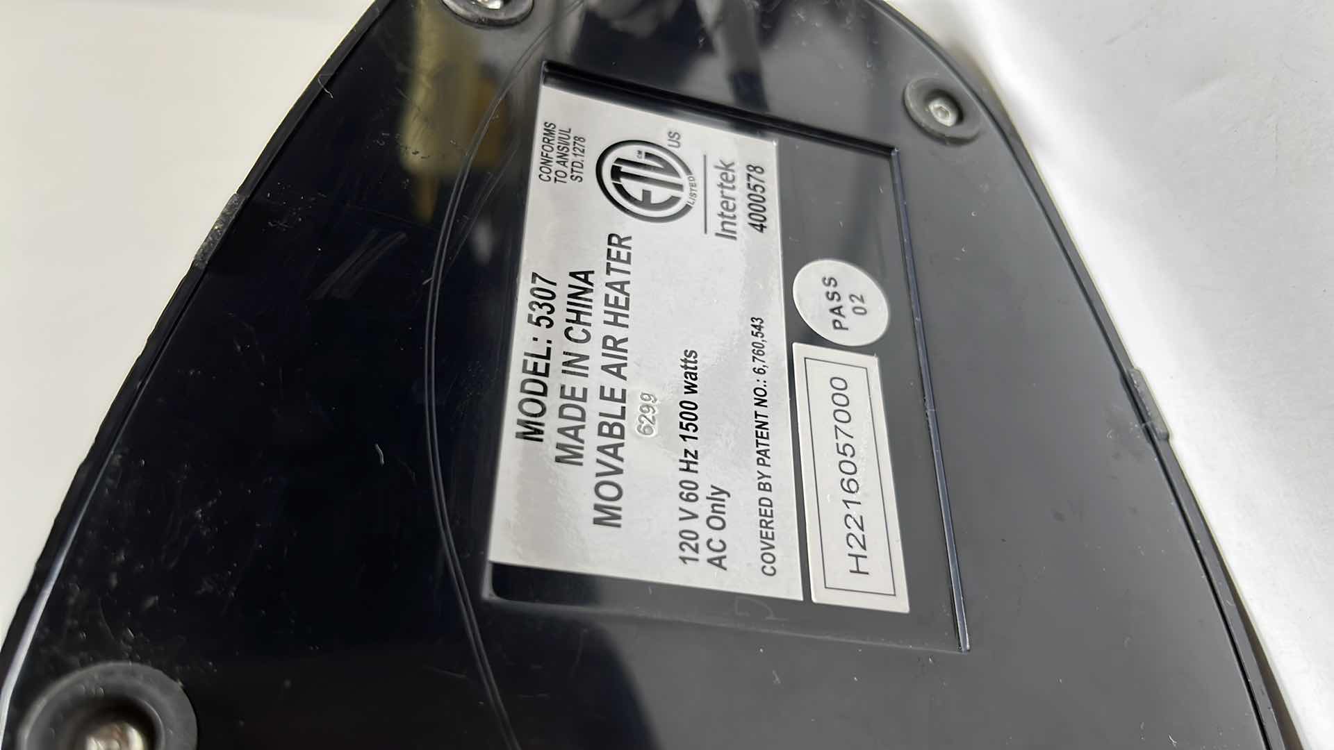 Photo 1 of LASKO ELECTRIC OSCILLATING CERAMIC 1500w TOWER HEATER W HIGH/LOW HEAT SETTINGS MODEL 5307