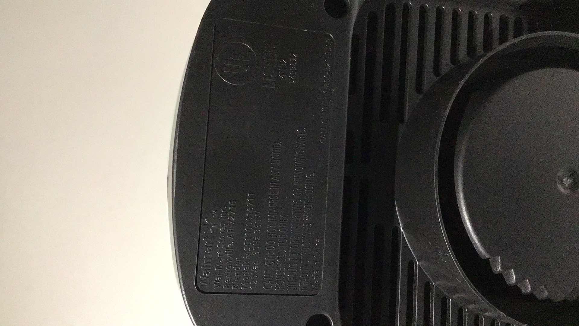 Photo 3 of MAINSTAYS 6 SPEED BLACK BLENDER 48OZ  