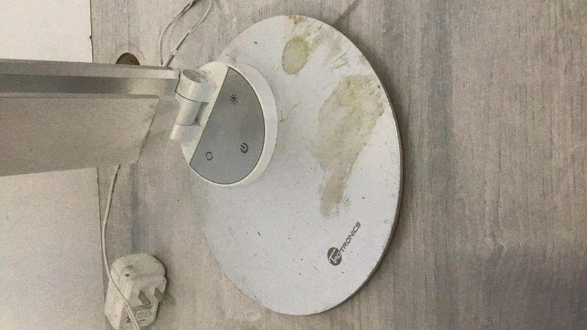 Photo 1 of TAOTRONICS LED DESK LAMP W USB CHARGING PORT MODEL TT-DL19