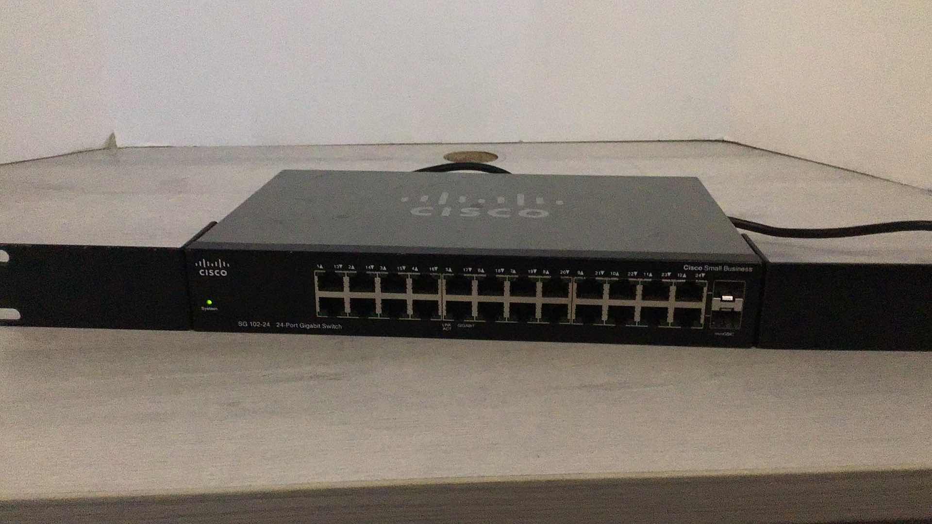 Photo 1 of CISCO V2 COMPACT 24-PORT UNMANAGED GIGABIT SWITCH W RACK MOUNT SG102-24