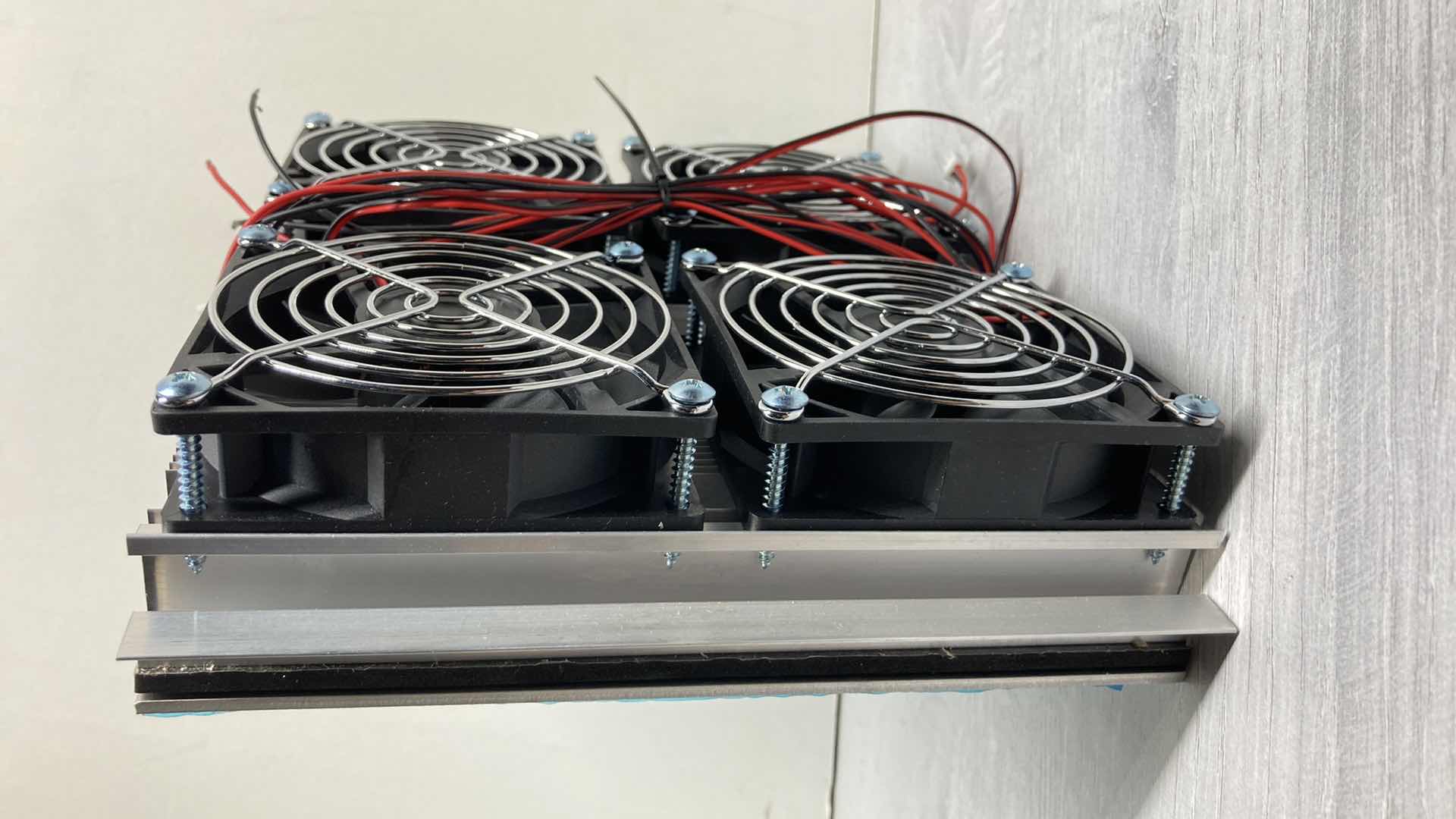 Photo 1 of NEW HOT SEMICONDUCTOR PELTIER REFRIGERATION THERMOELECTRIC 4 FAN UNIT