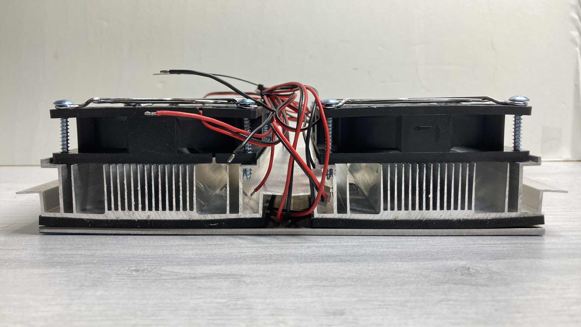 Photo 1 of NEW HOT SEMICONDUCTOR PELTIER REFRIGERATION THERMOELECTRIC 4 FAN UNIT