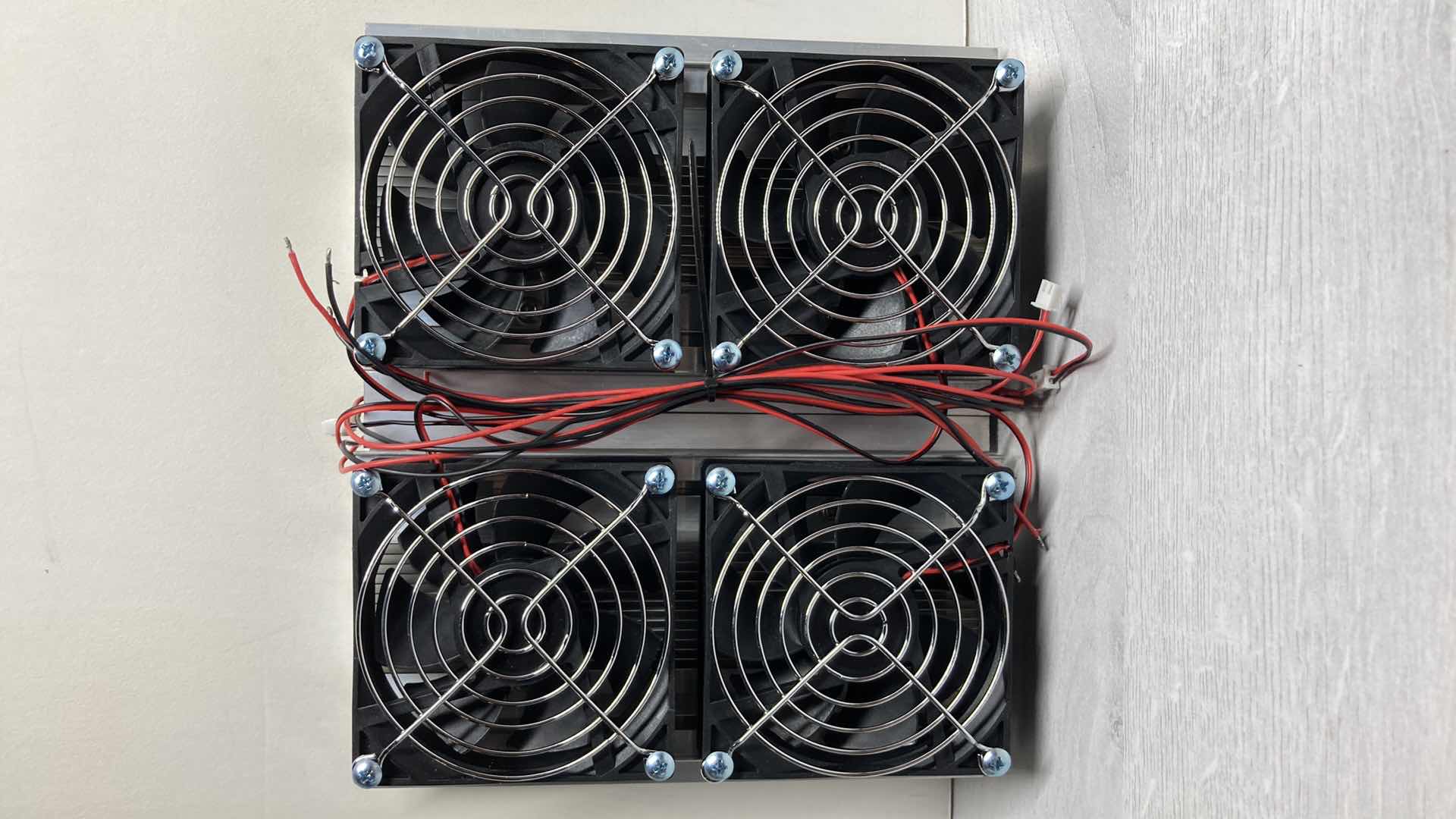 View 1 of NEW HOT SEMICONDUCTOR PELTIER REFRIGERATION THERMOELECTRIC 4 FAN UNIT