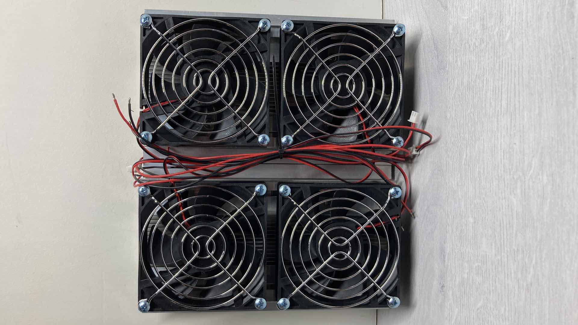 View 1 of NEW HOT SEMICONDUCTOR PELTIER REFRIGERATION THERMOELECTRIC 4 FAN UNIT