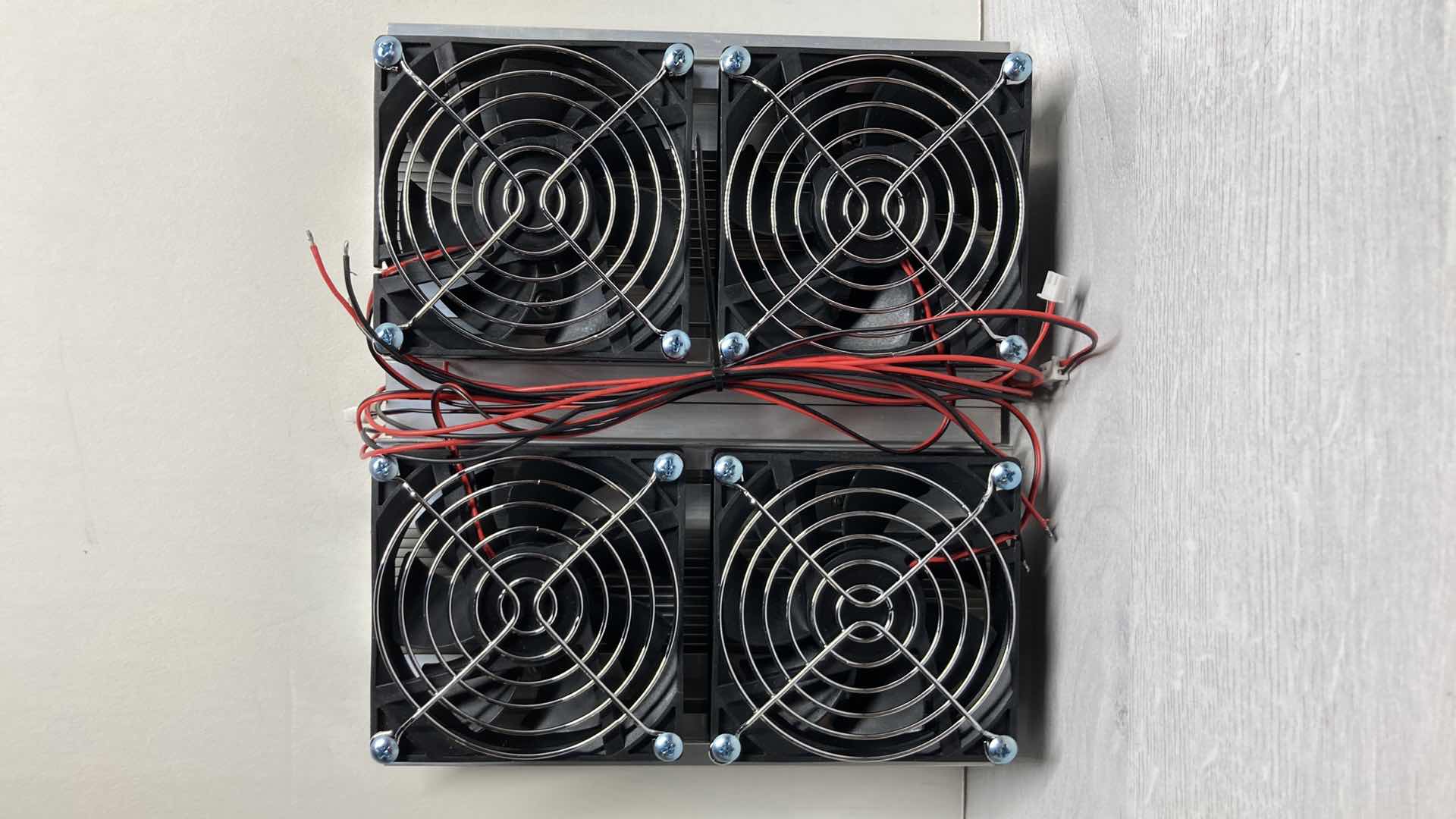 View 1 of NEW HOT SEMICONDUCTOR PELTIER REFRIGERATION THERMOELECTRIC 4 FAN UNIT