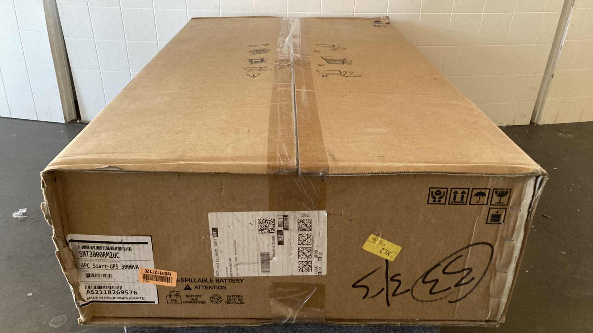 Photo 5 of NEW APC SMART-UPS  LINE INTERACTIVE RACKMOUNT 2U, 120V, 6x NEMA 5-15R+2x NEMA 5-20R OUTLETS, SMART CONNECT PORT+SMARTSLOT AVR  LCD APC 3000VA MODEL SMT3000RM2UC