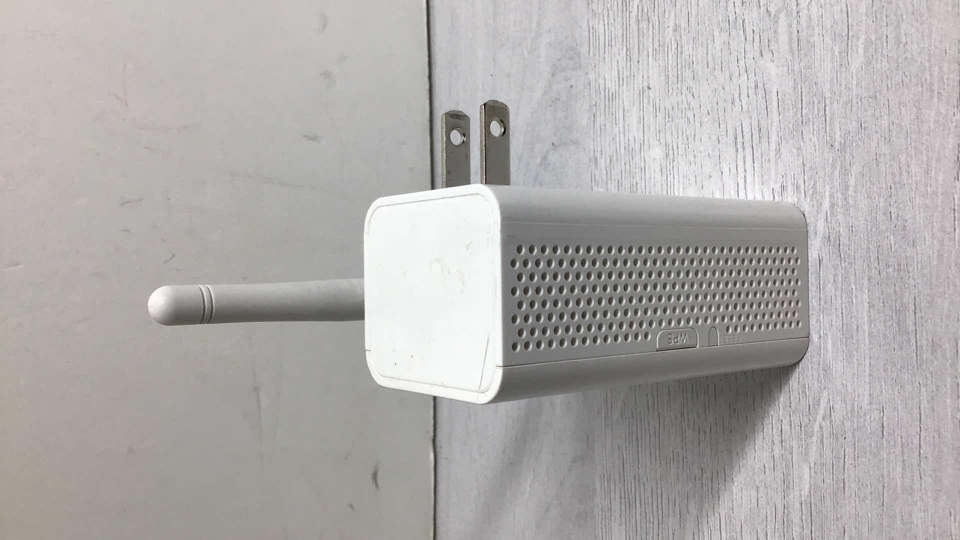 Photo 1 of LG INNOTEK POE WI-FI BRIDGE ETPFBTRP01