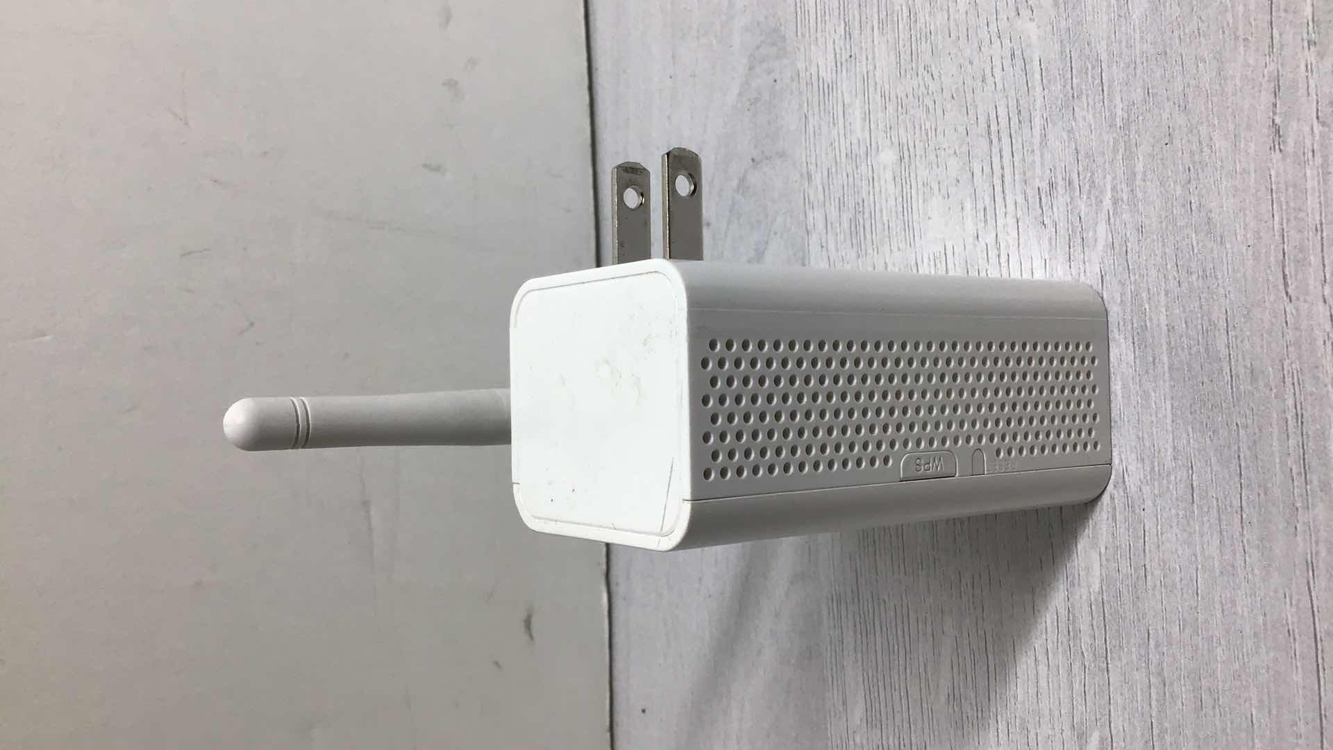 Photo 2 of LG INNOTEK POE WI-FI BRIDGE ETPFBTRP01