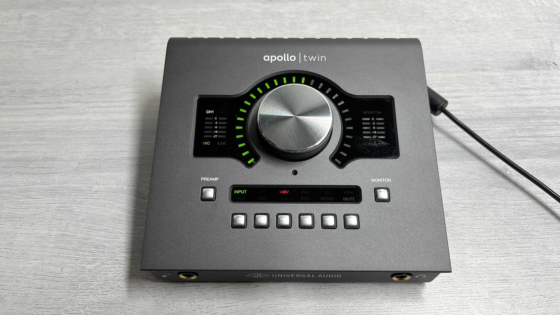 Photo 1 of UNIVERSAL AUDIO APOLLO TWIN MKII DUO HERITAGE EDITION THUNDERBOLT 2 AUDIO INTERFACE