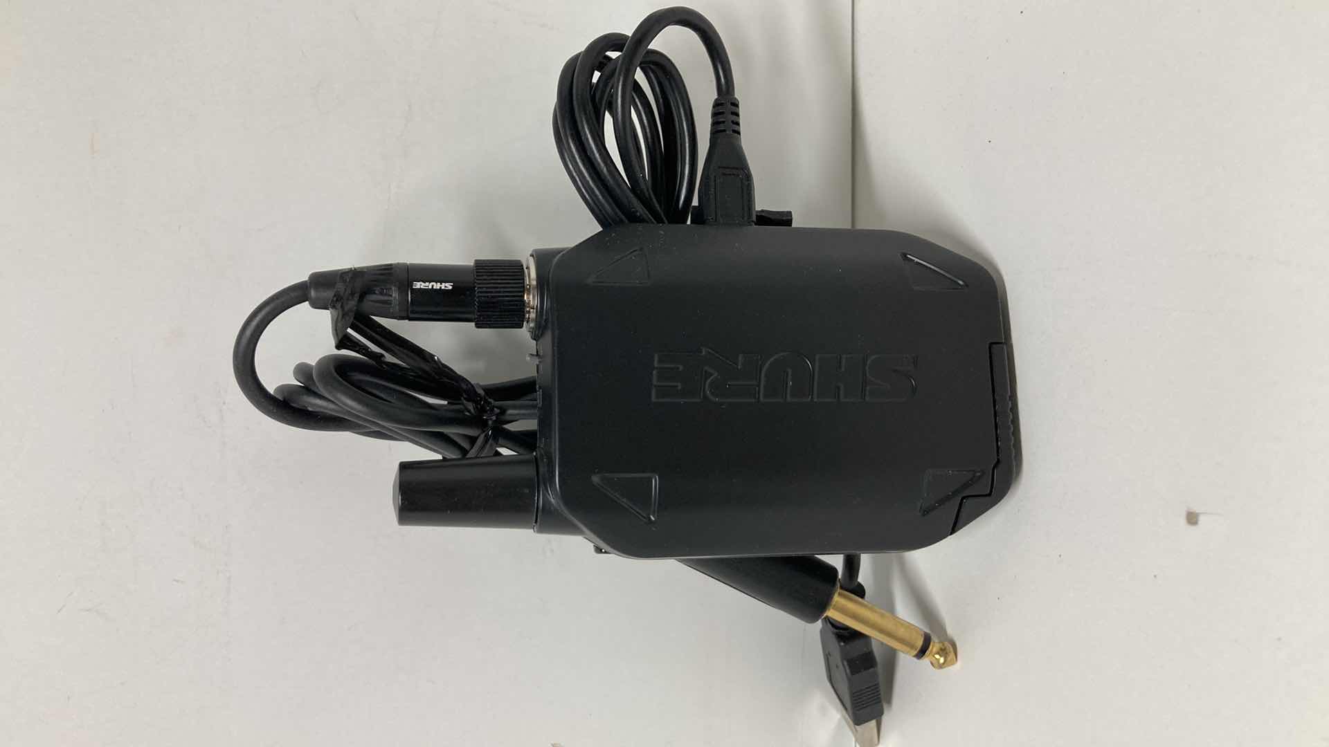 Photo 1 of SHURE GUITAR PEDAL WIRELESS SYSTEM & SHURE DIGITAL WIRELESS BODYPACK TRANSMITTER MODEL GLXD16 Z2 W S AUDIO PRO SPEAKER CABLE
