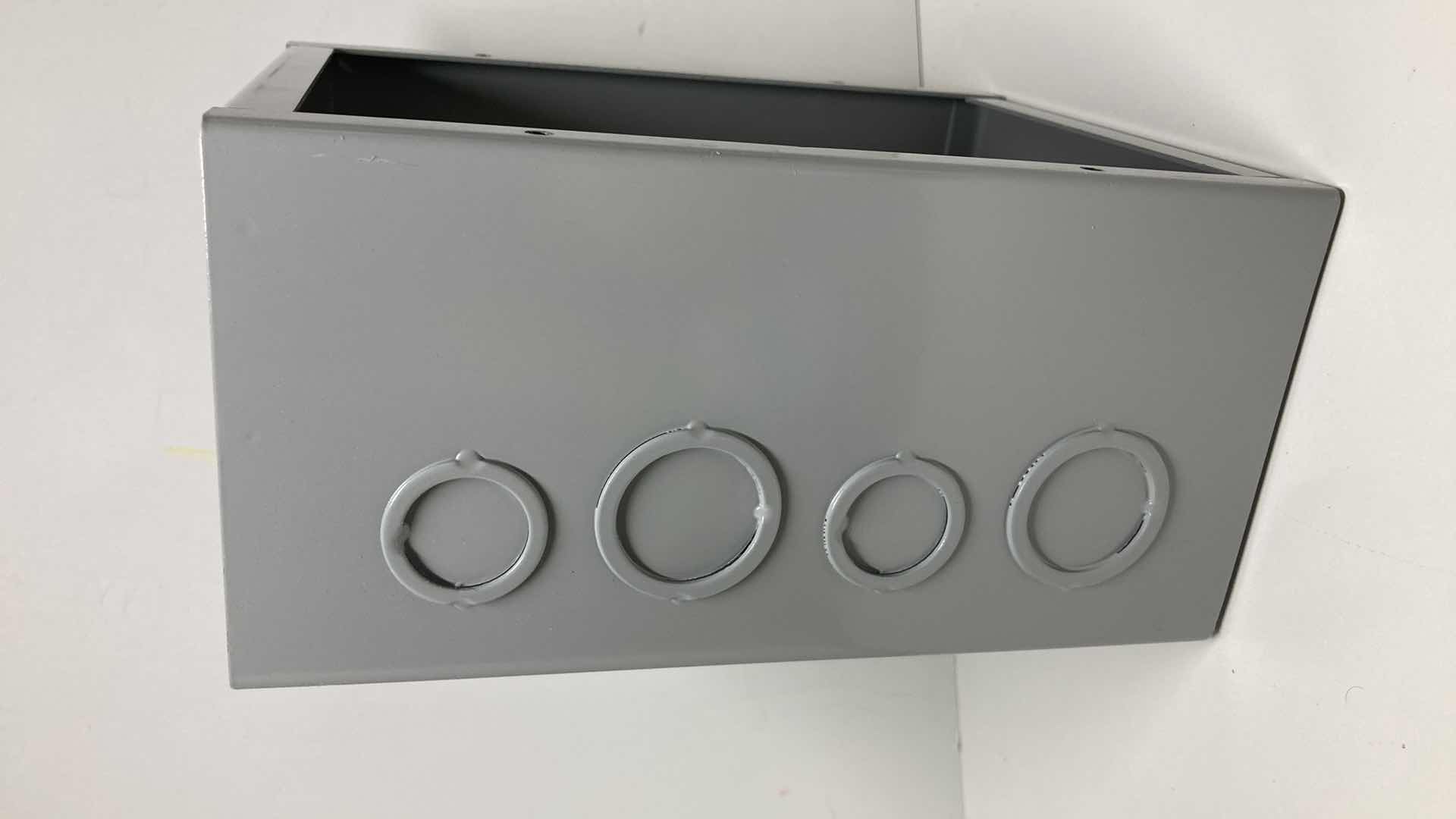 Photo 1 of NEEW BUD HEAVY-DUTY 16GA WELDED STEEL JUNCTION BOX MODEL JB-3956-KO (4)