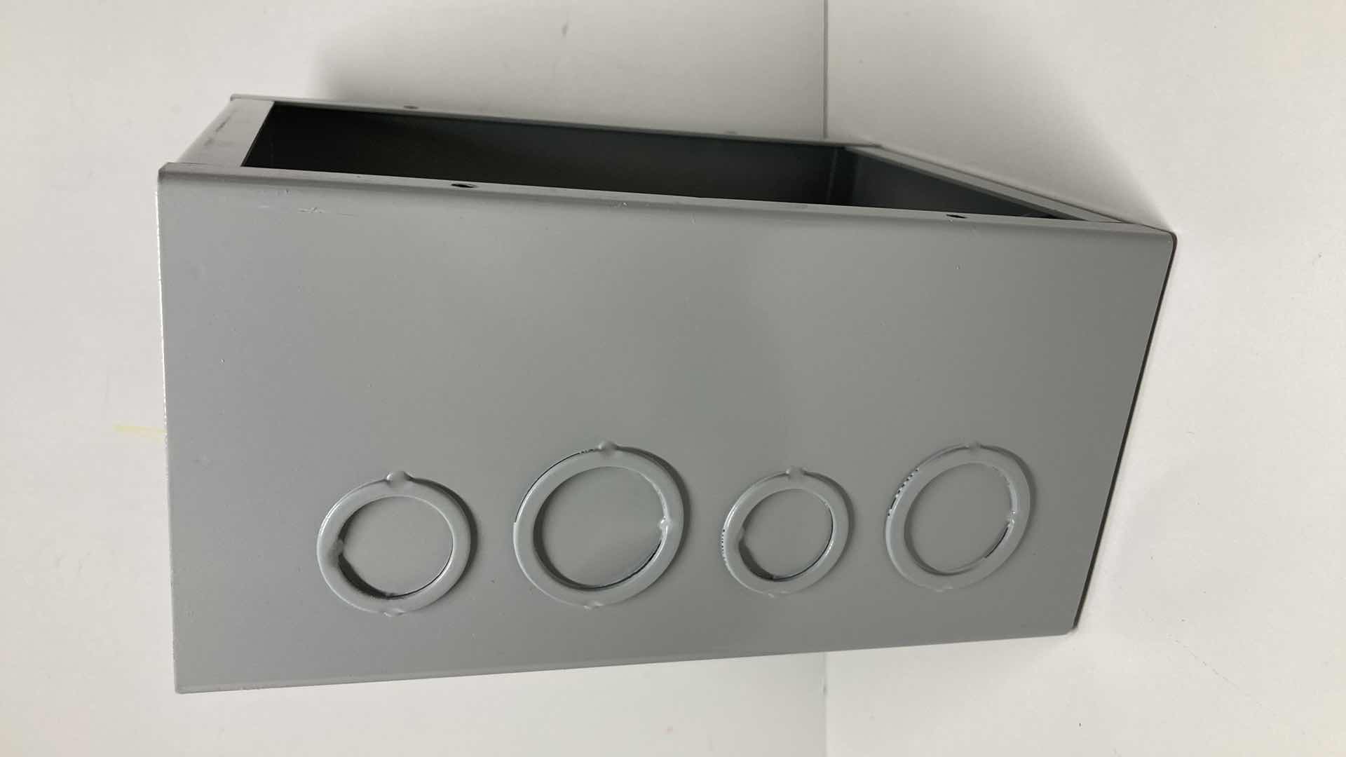 Photo 1 of NEEW BUD HEAVY-DUTY 16GA WELDED STEEL JUNCTION BOX MODEL JB-3956-KO (4)