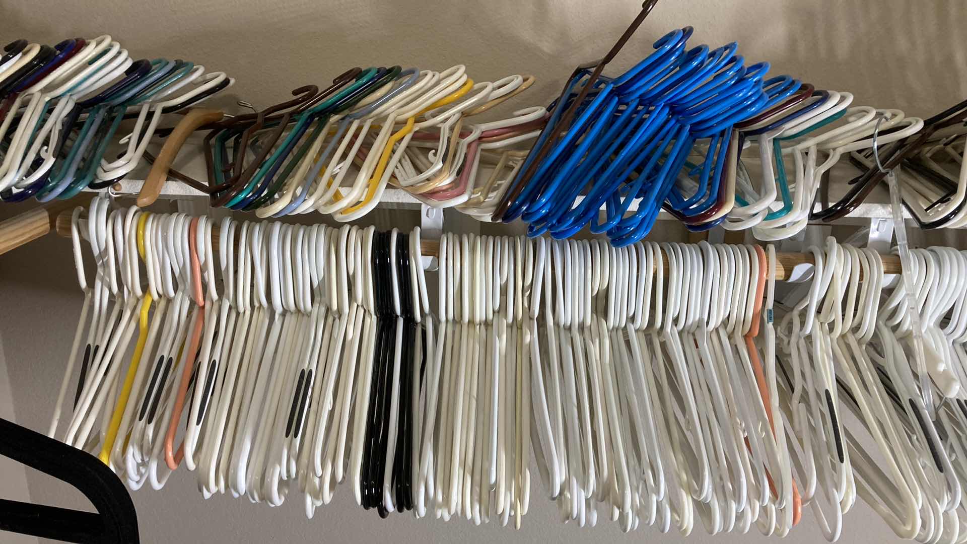 Photo 1 of CLOTHES HANGERS (APPROX 180CT)