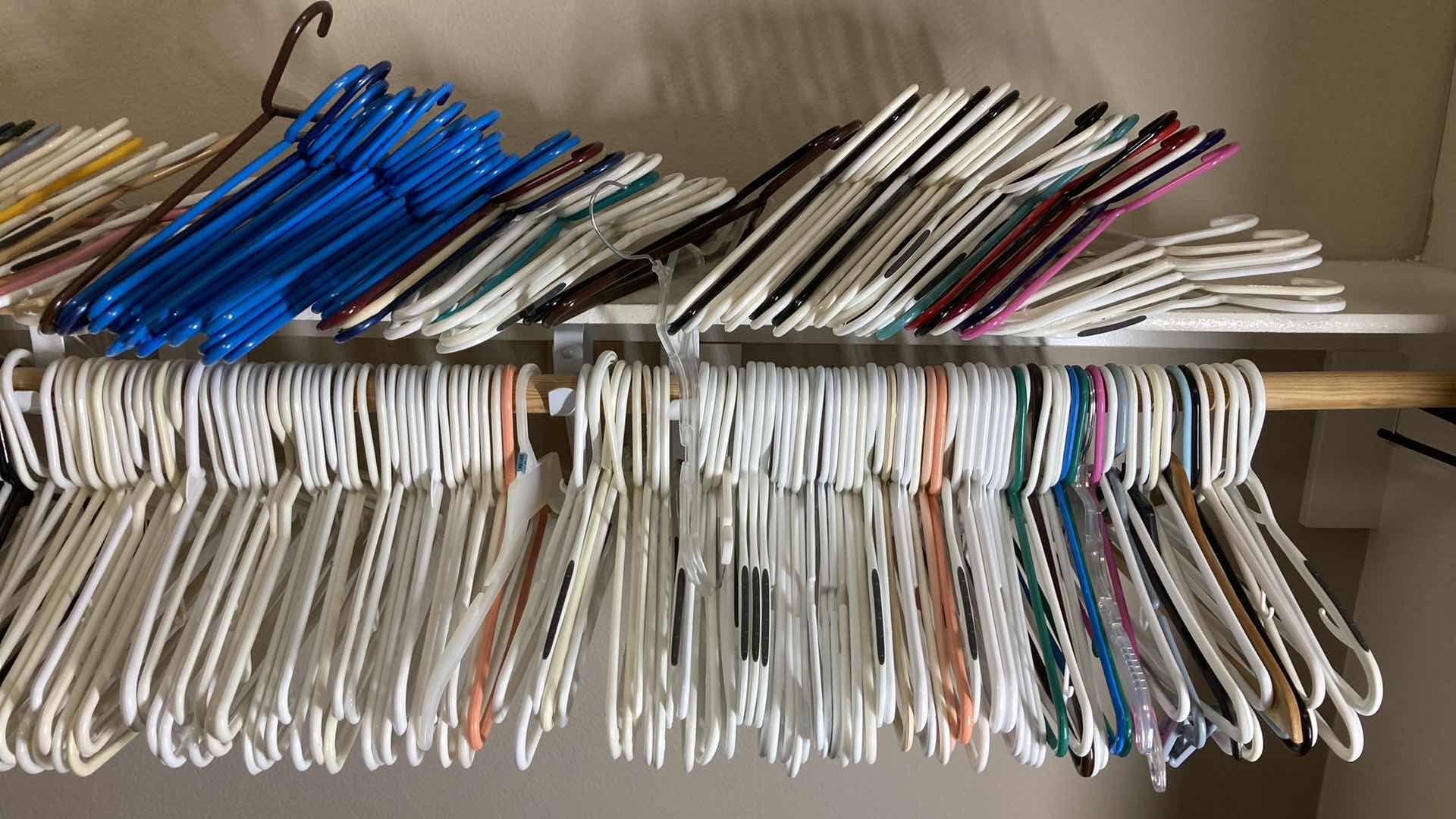 Photo 1 of CLOTHES HANGERS (APPROX 180CT)