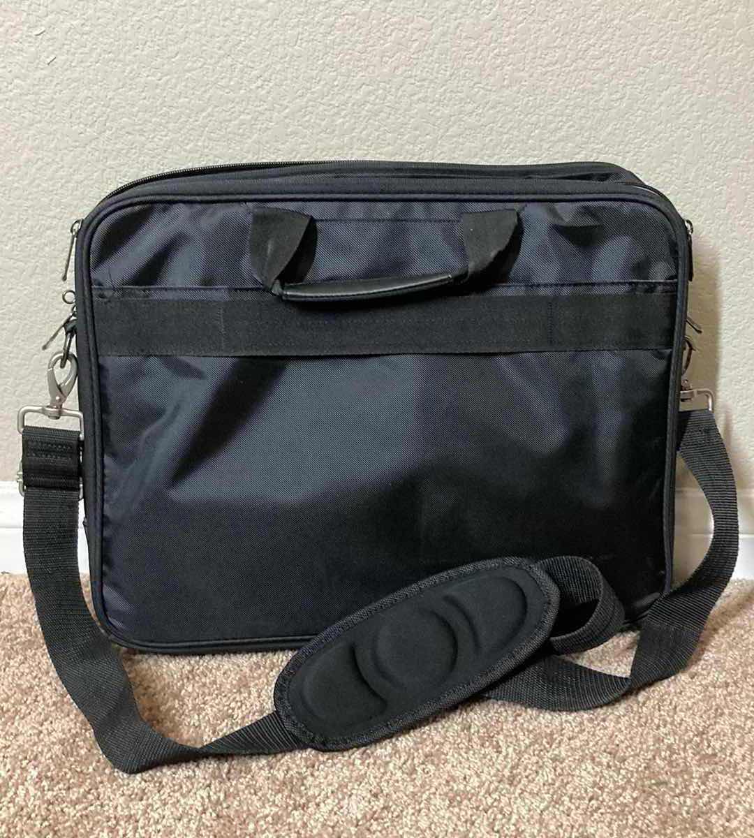 Photo 1 of DELL LAPTOP BAG & DELL DELUXE LAPTOP BAG