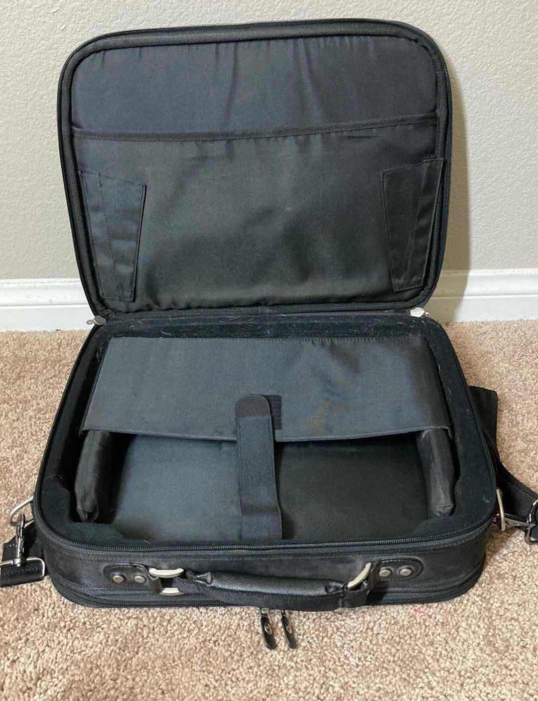 Photo 1 of DELL LAPTOP BAG & DELL DELUXE LAPTOP BAG